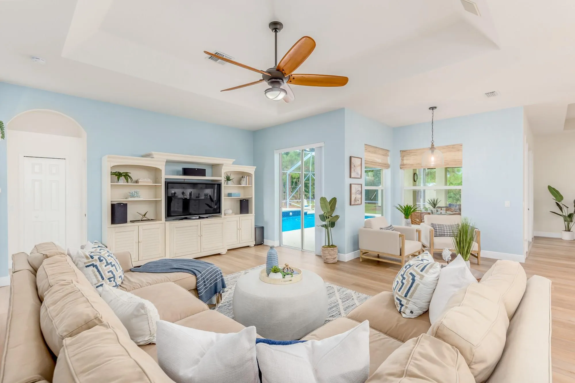 2501 SW Buena Vista Dr