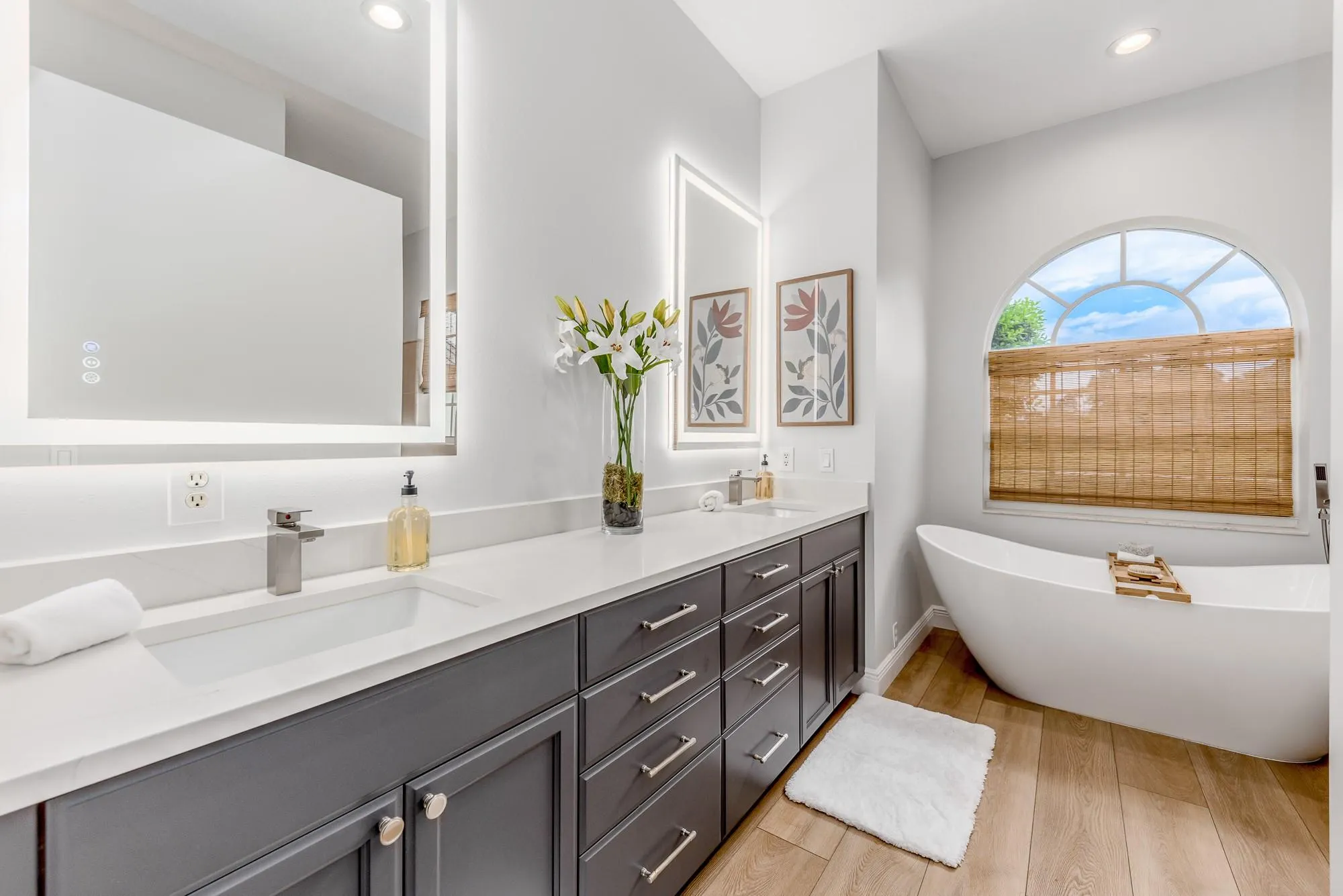 2501 SW Buena Vista Dr