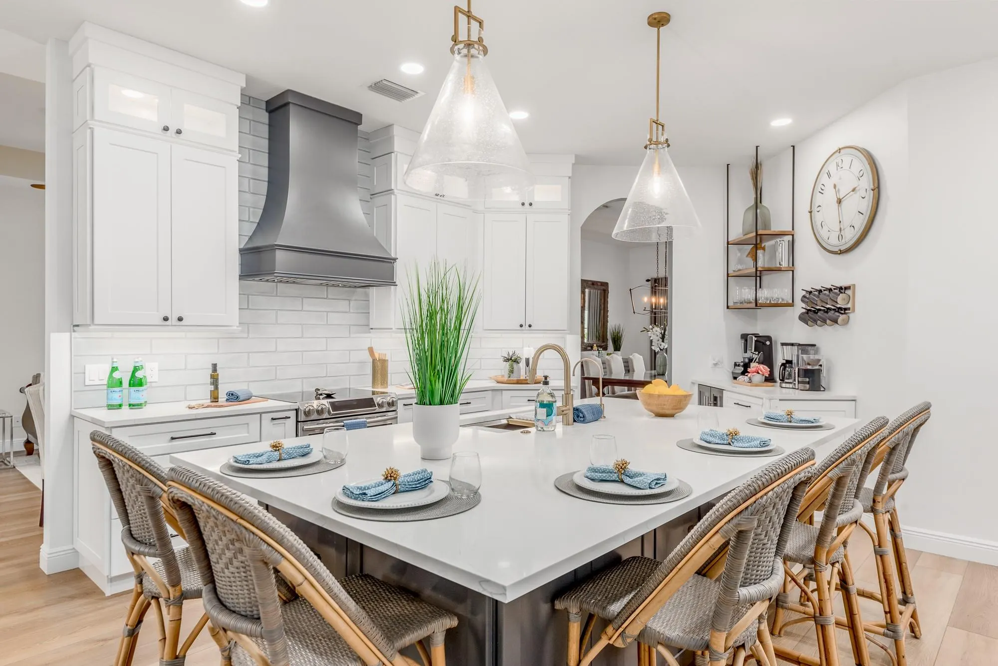 2501 SW Buena Vista Dr