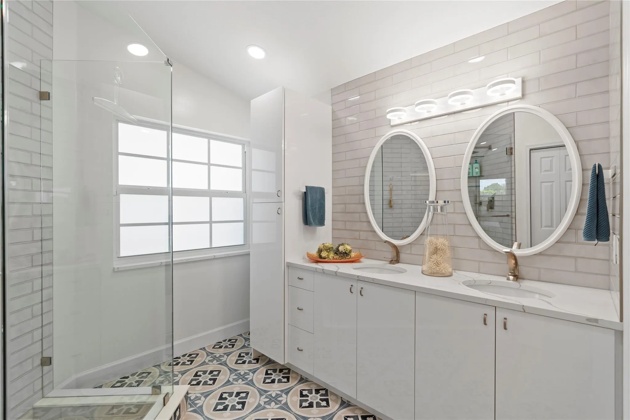 15218 Wilshire Cir S
