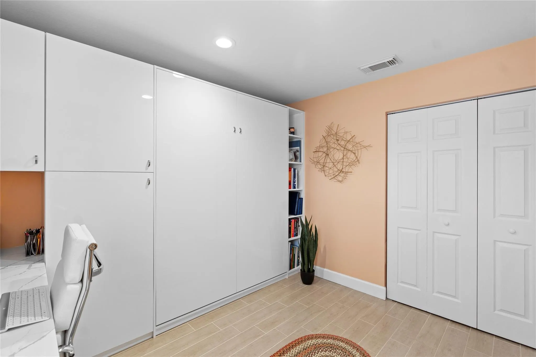 15218 Wilshire Cir S