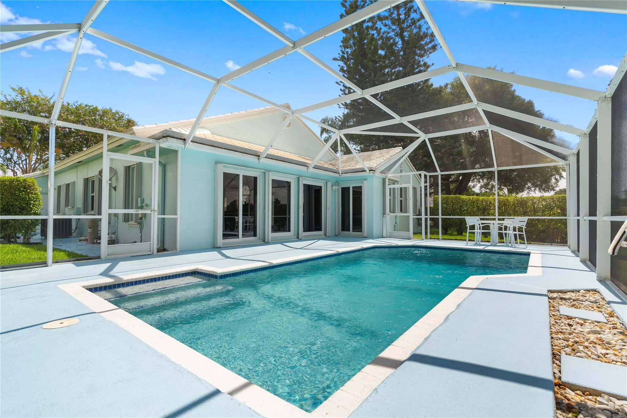 15218 Wilshire Cir S