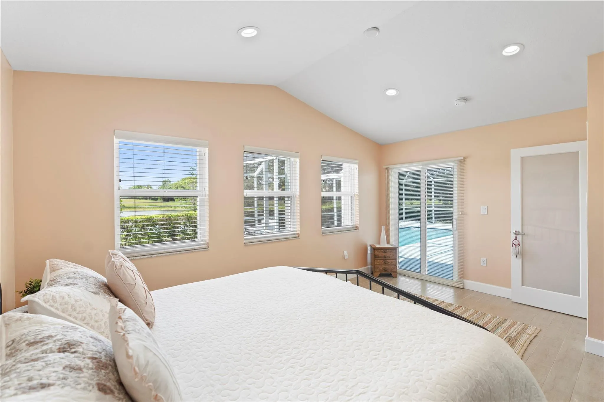 15218 Wilshire Cir S