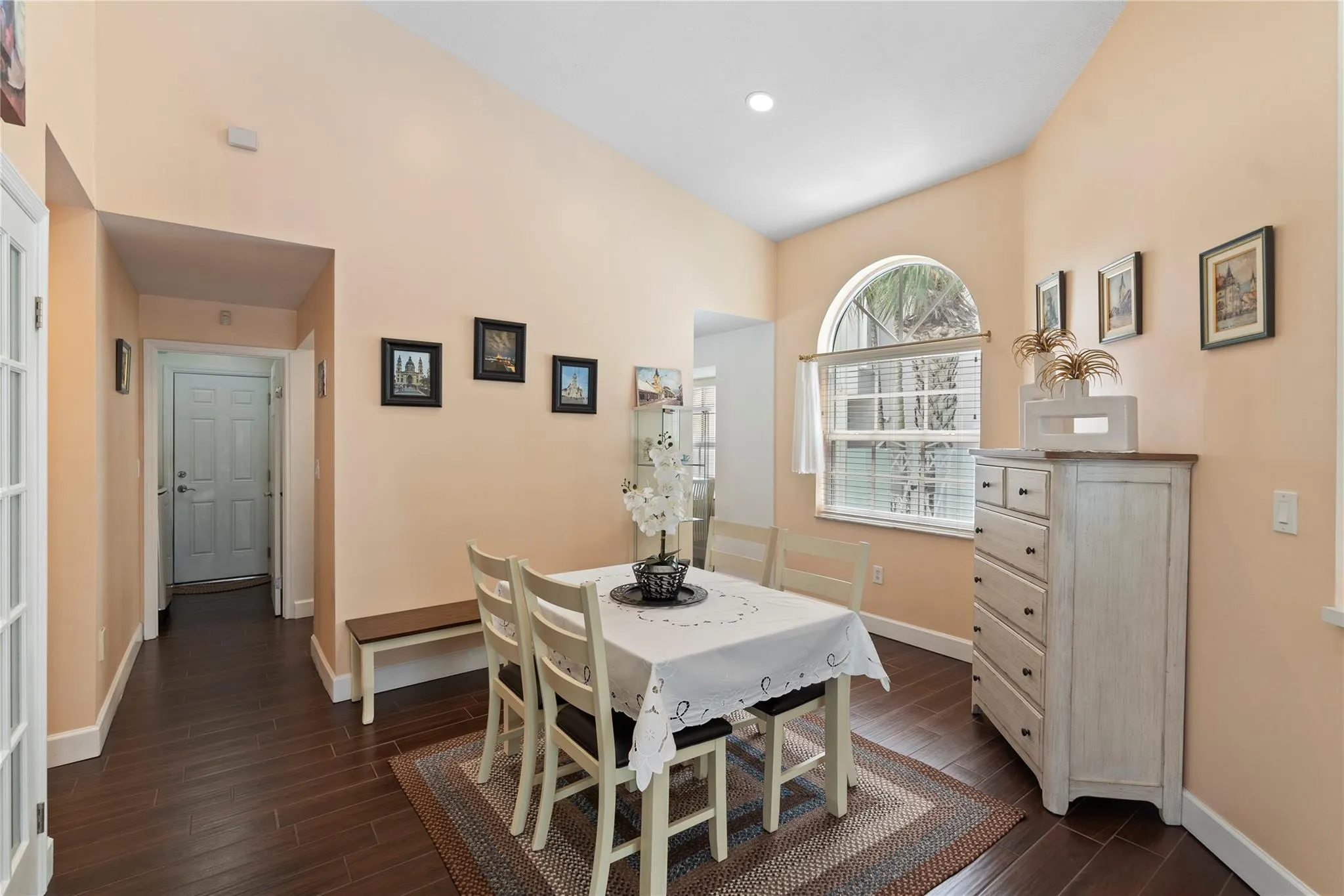 15218 Wilshire Cir S