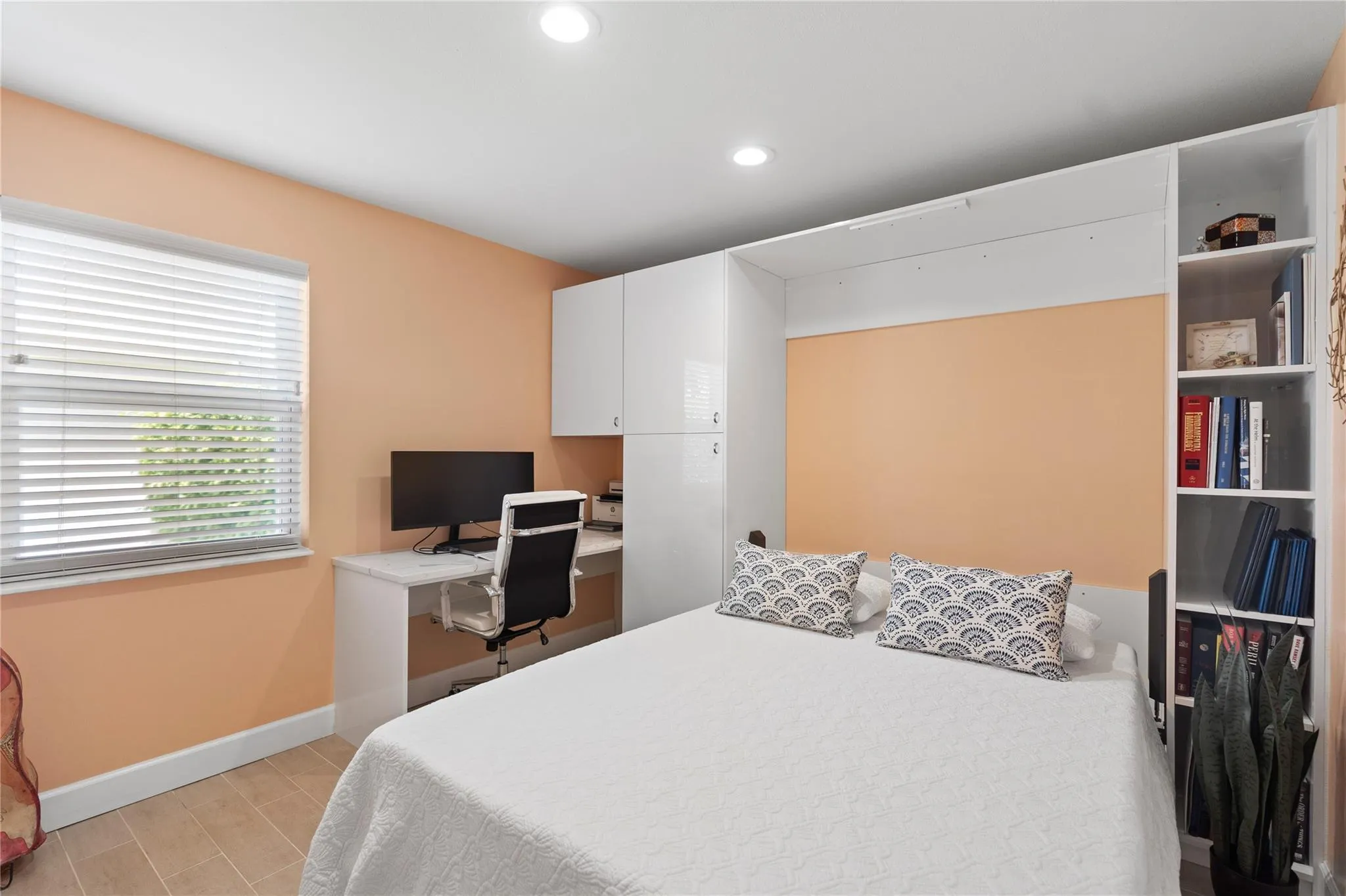 15218 Wilshire Cir S