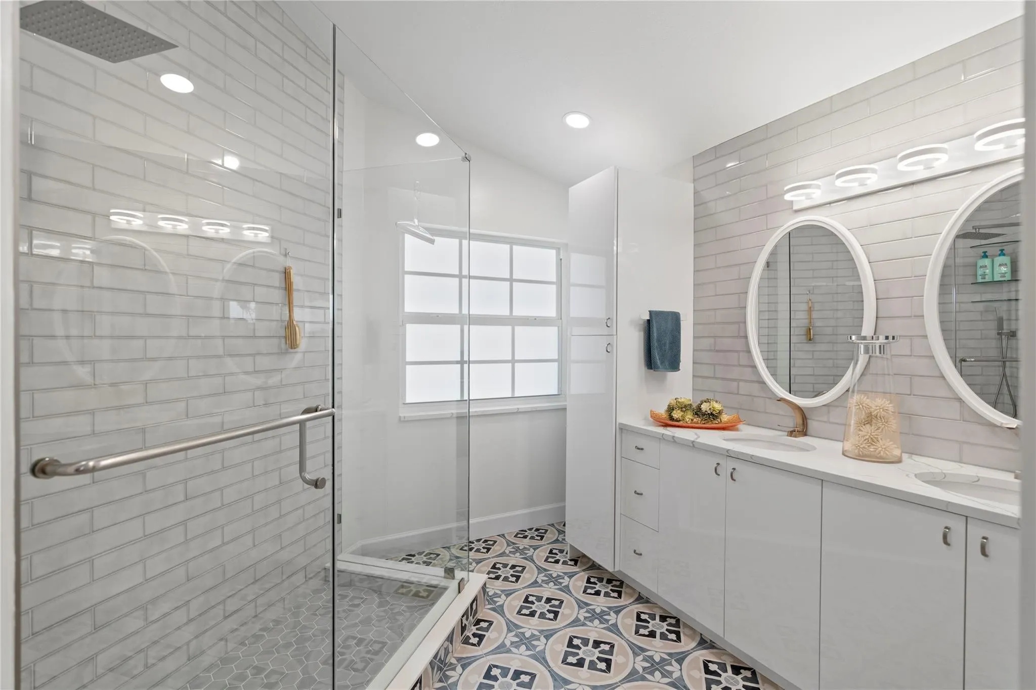 15218 Wilshire Cir S