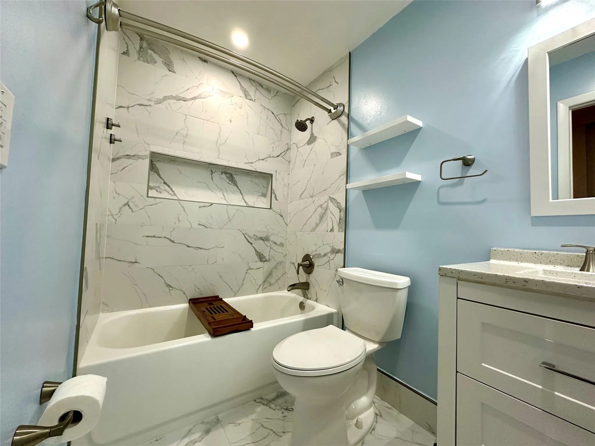 4221 NW 22nd St, #107K