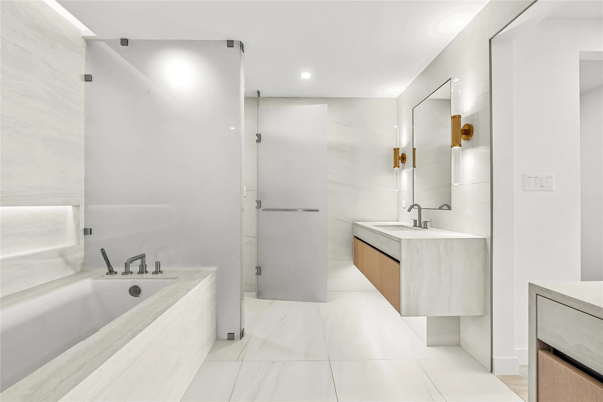 900 N Ocean Blvd., #905