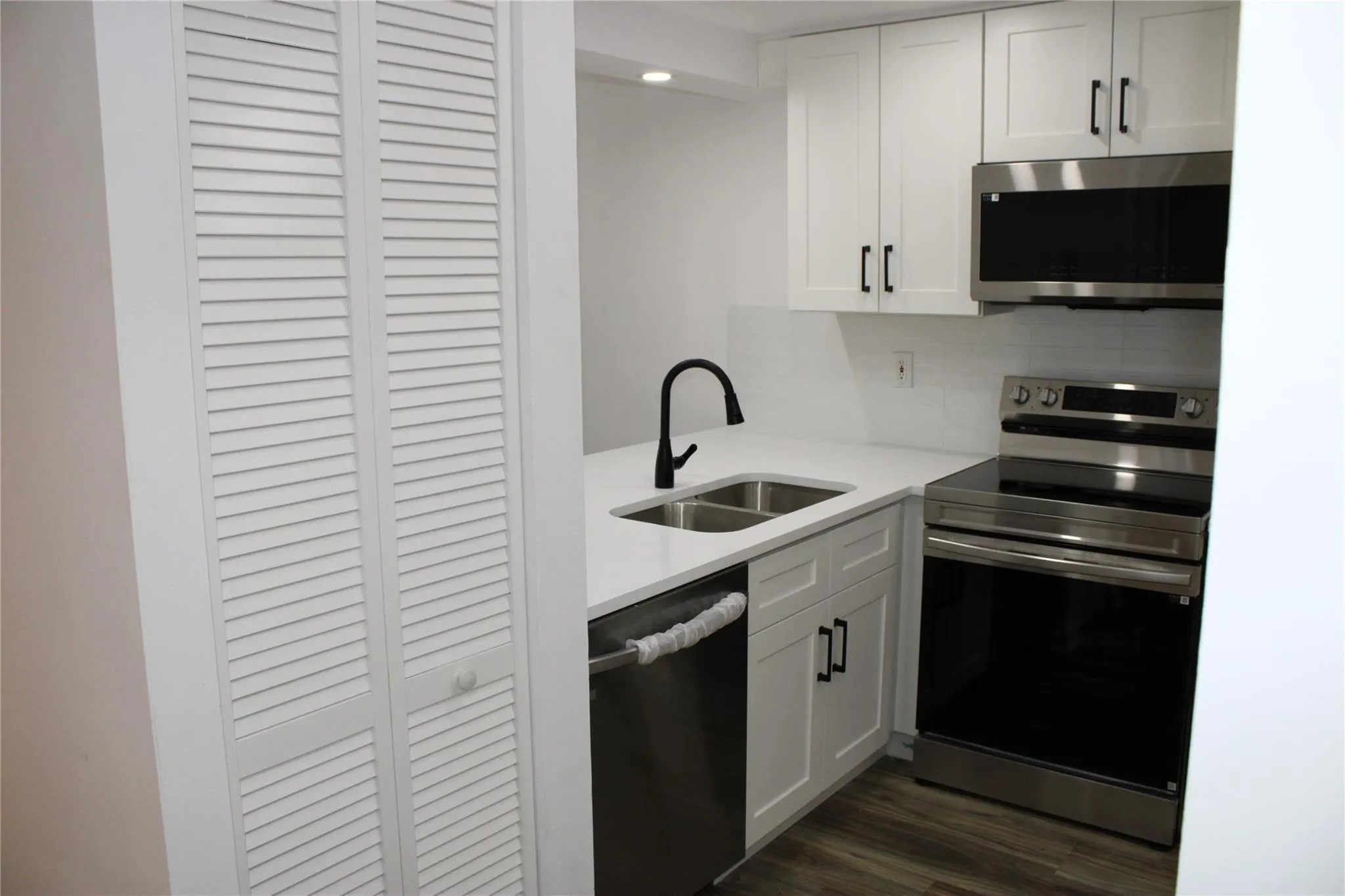 10501 W Broward Blvd, #403