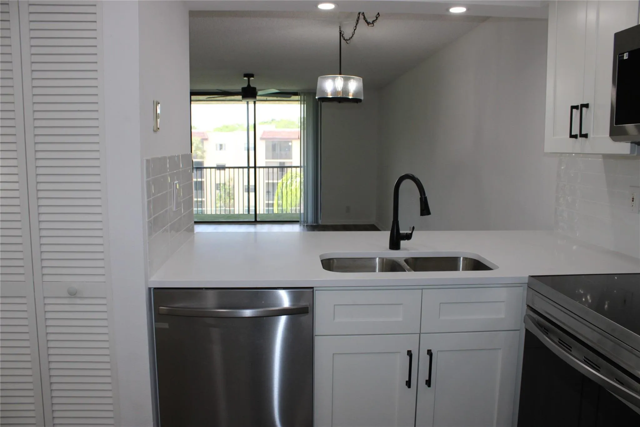 10501 W Broward Blvd, #403