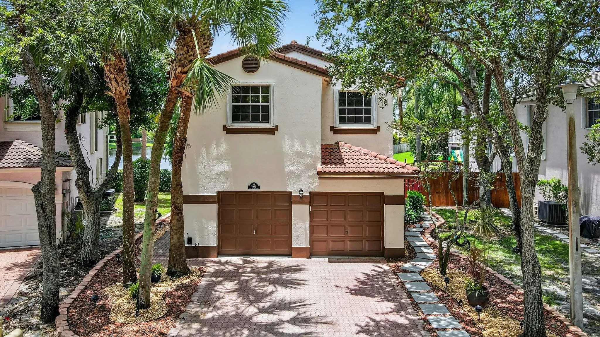 9861 Fairway Cove Ln