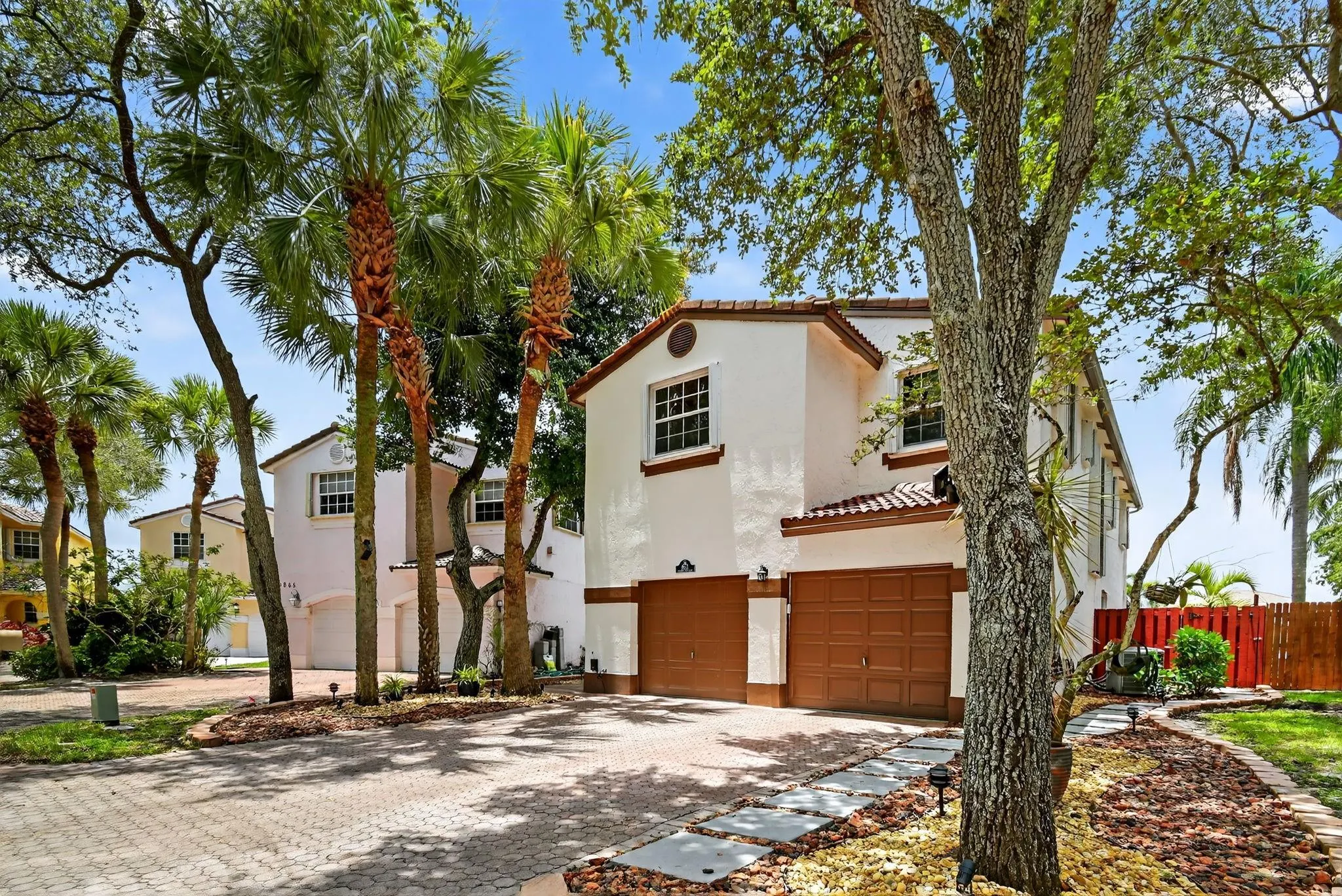 9861 Fairway Cove Ln
