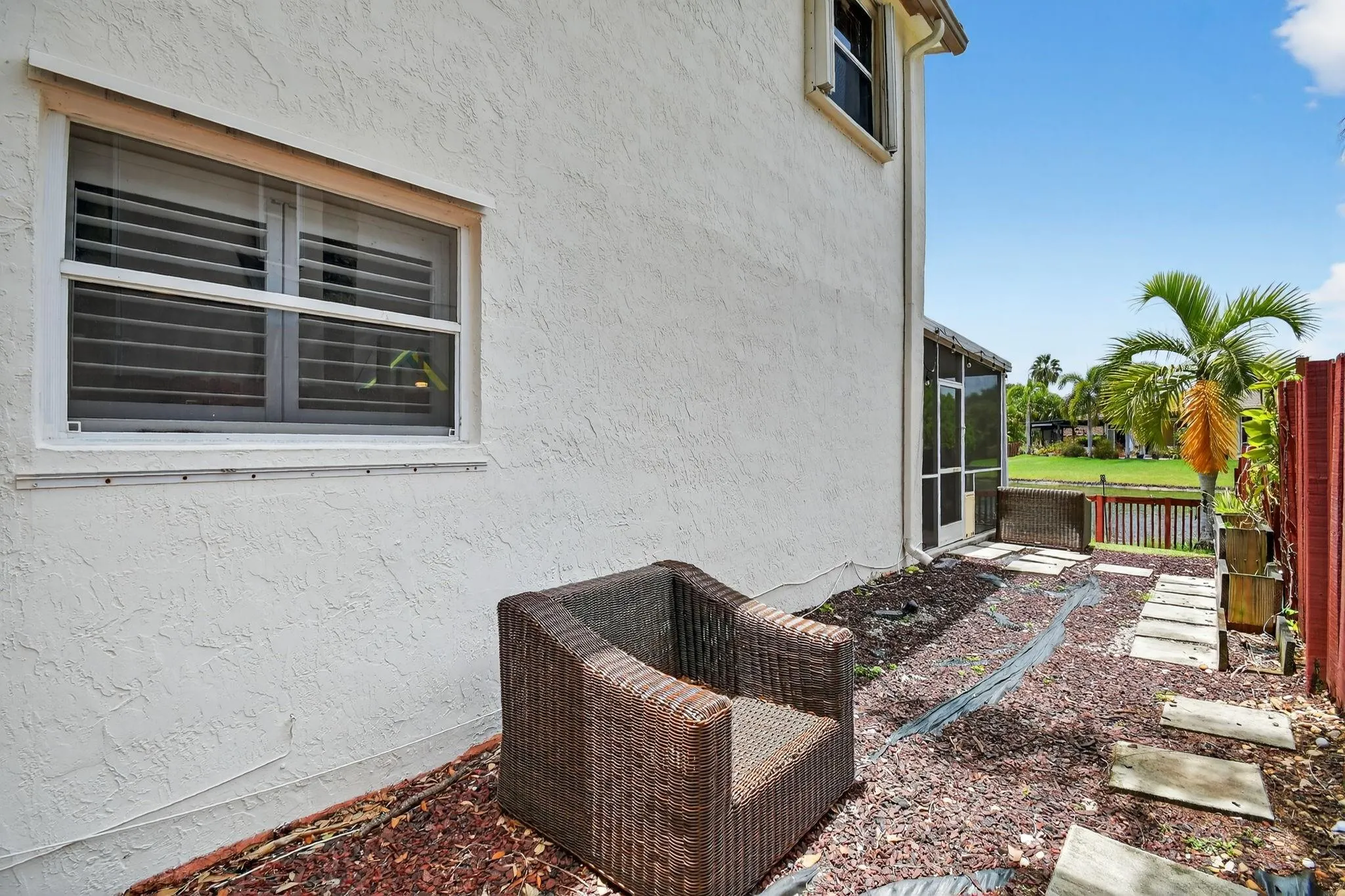 9861 Fairway Cove Ln