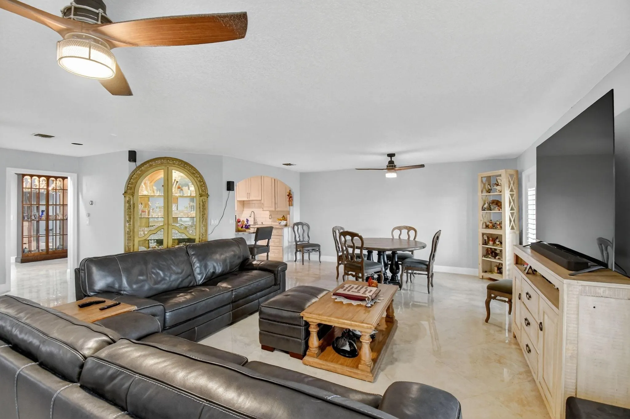 9861 Fairway Cove Ln