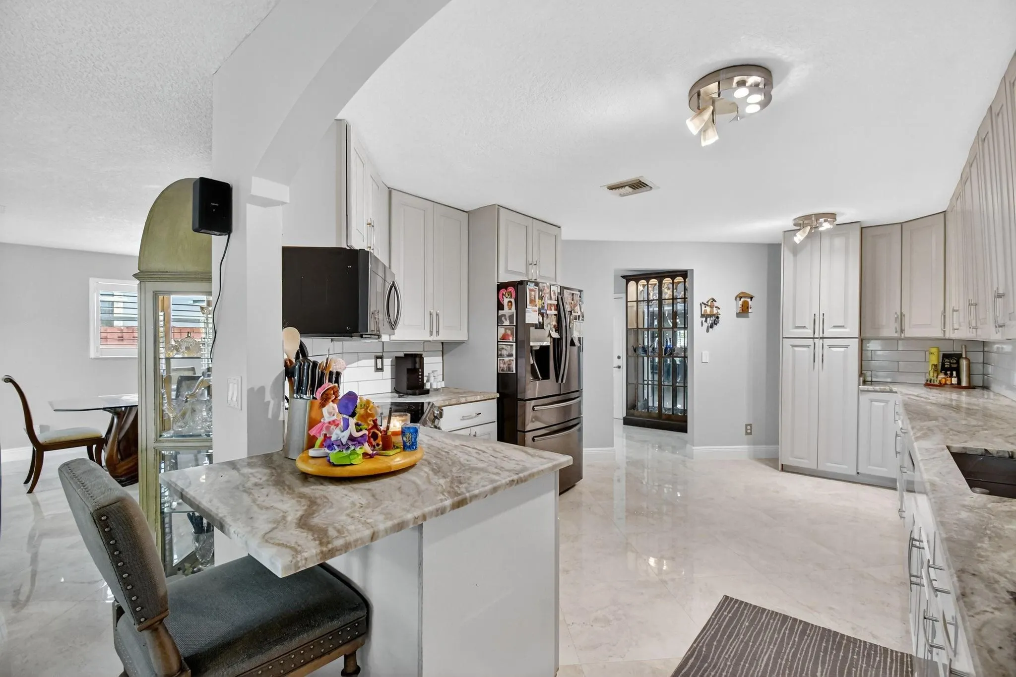 9861 Fairway Cove Ln