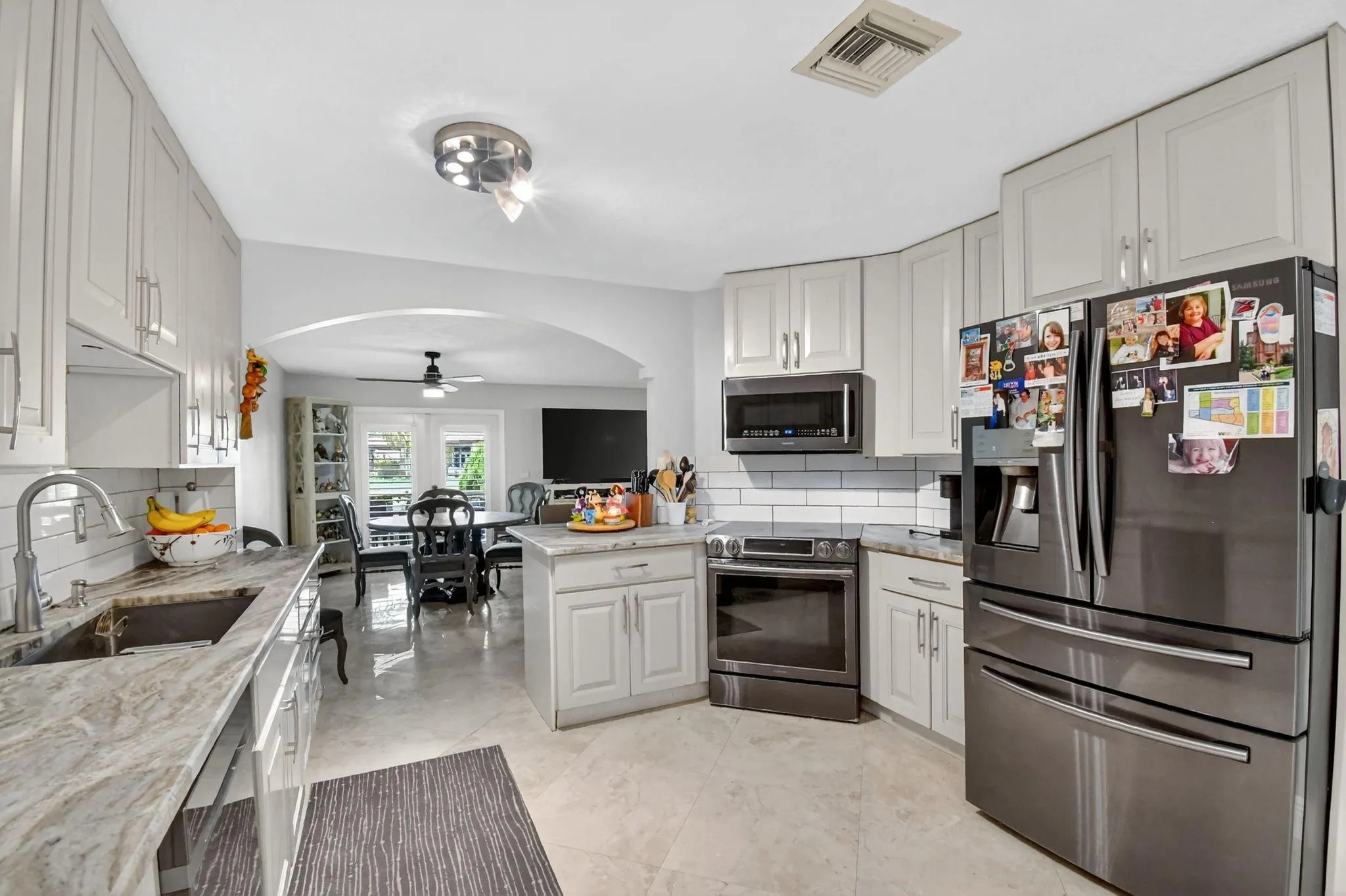 9861 Fairway Cove Ln