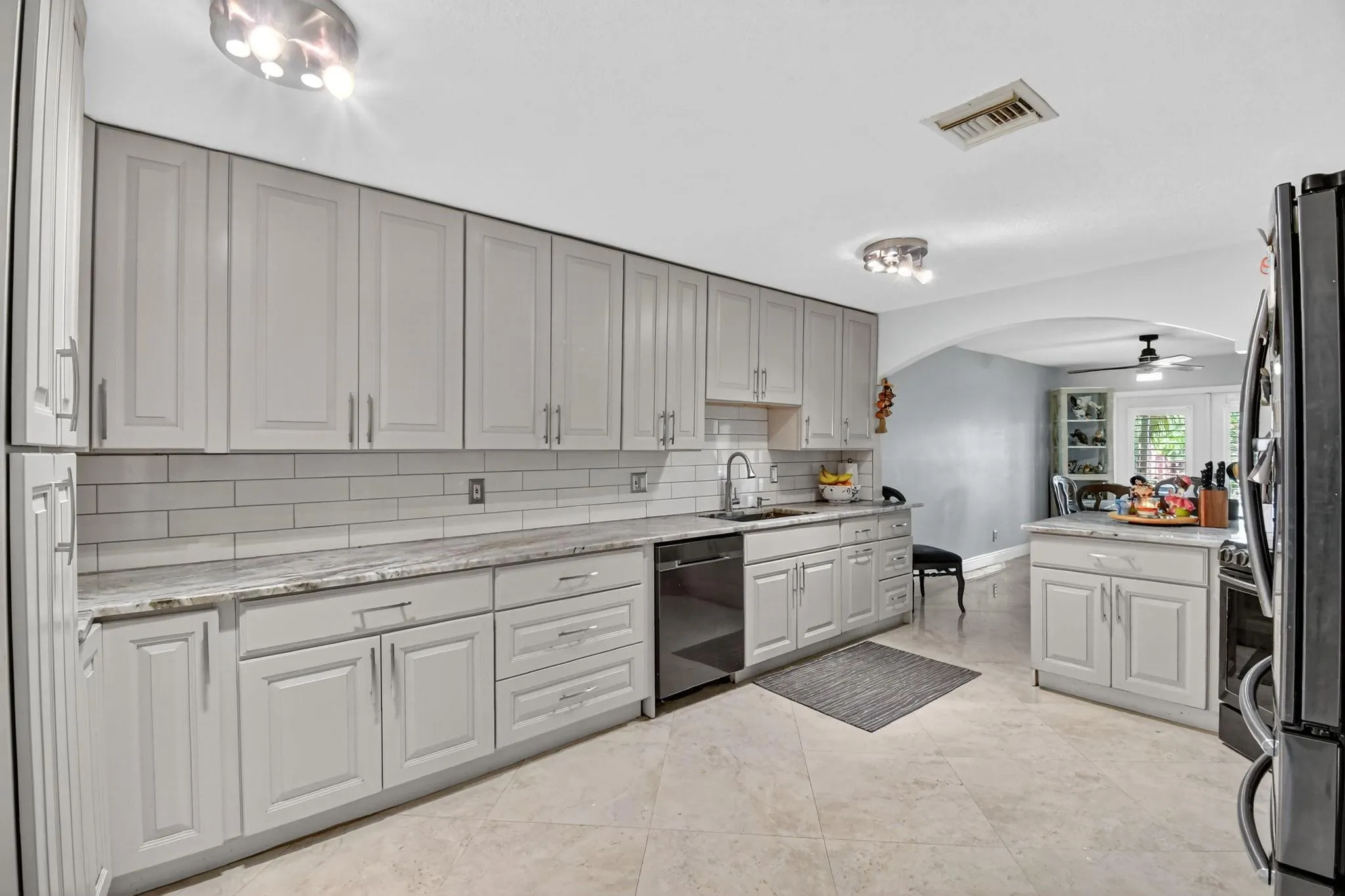 9861 Fairway Cove Ln