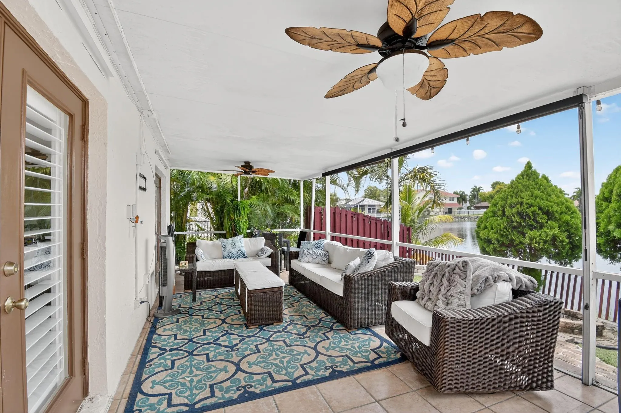 9861 Fairway Cove Ln