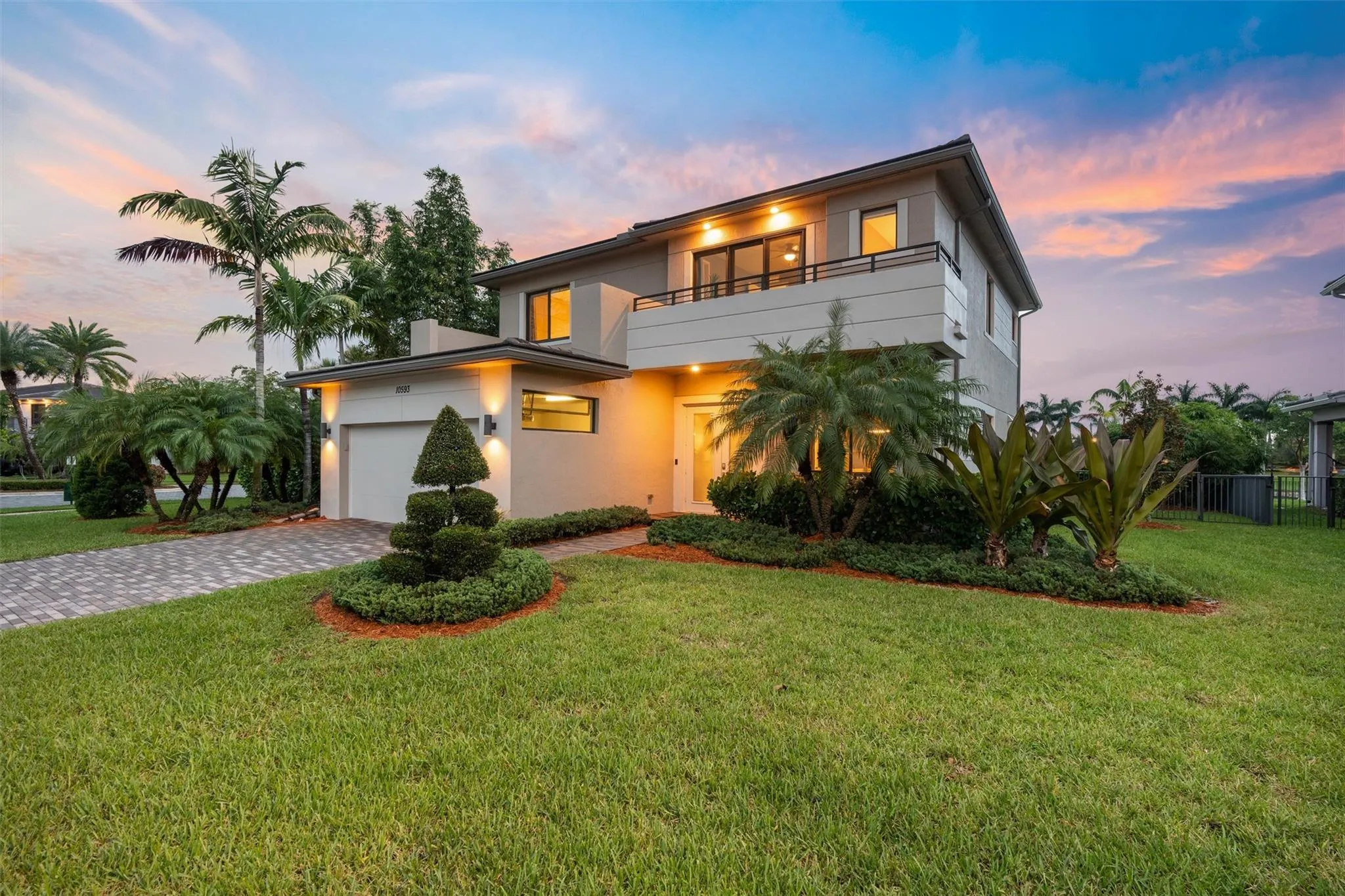 10593 N Lago Vista Cir