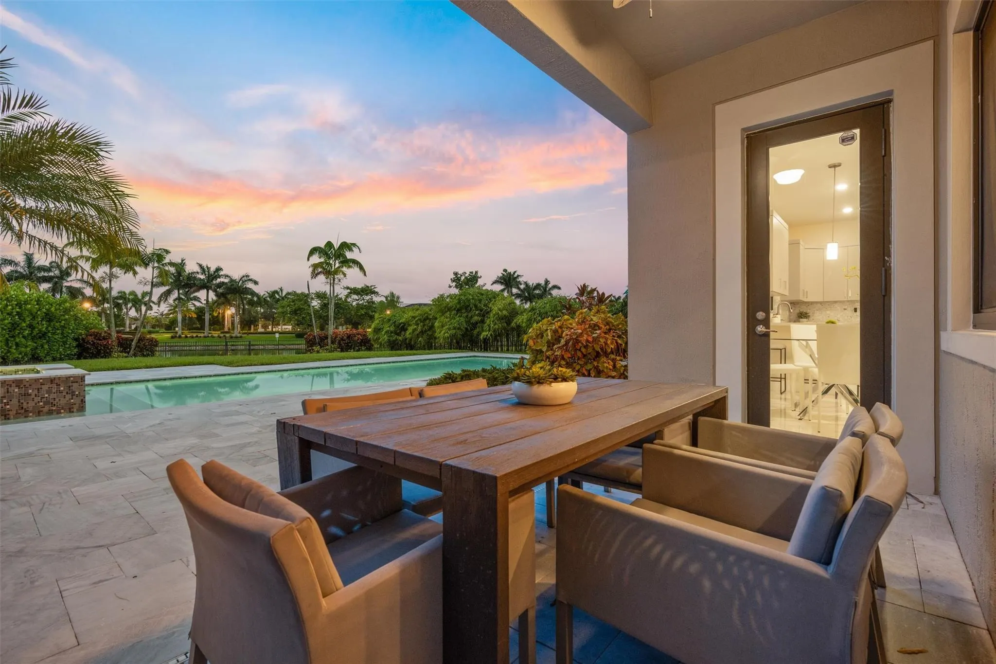 10593 N Lago Vista Cir