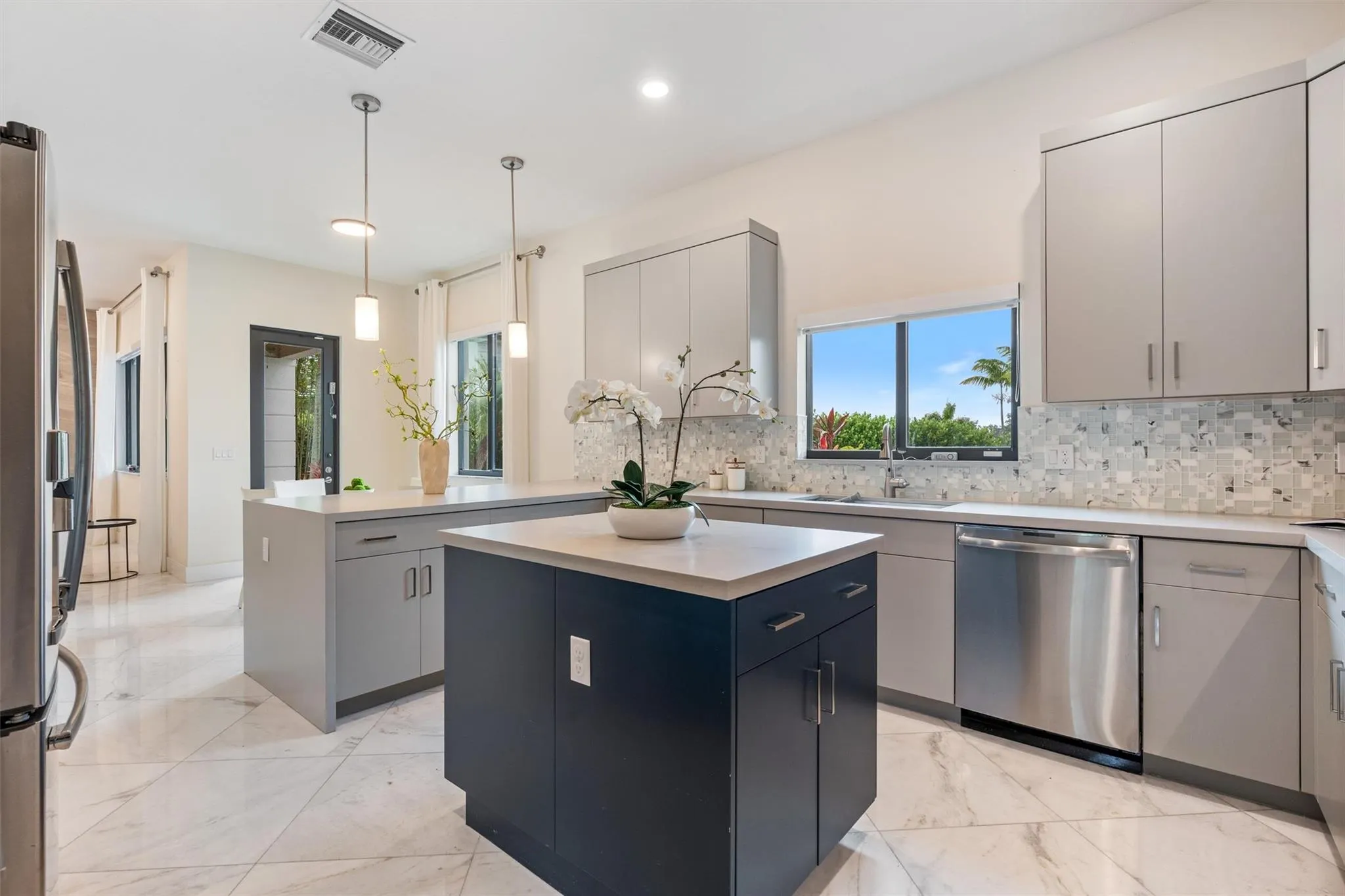 10593 N Lago Vista Cir