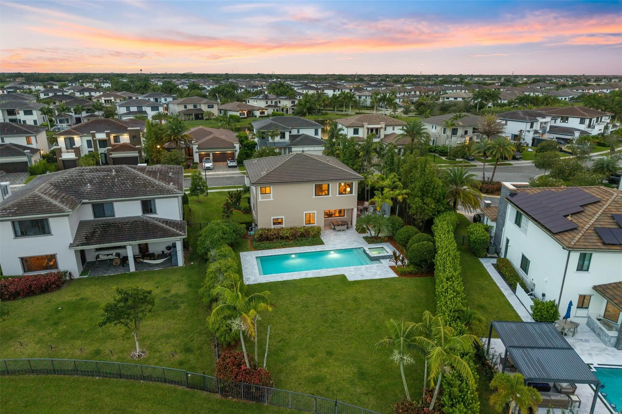 10593 N Lago Vista Cir