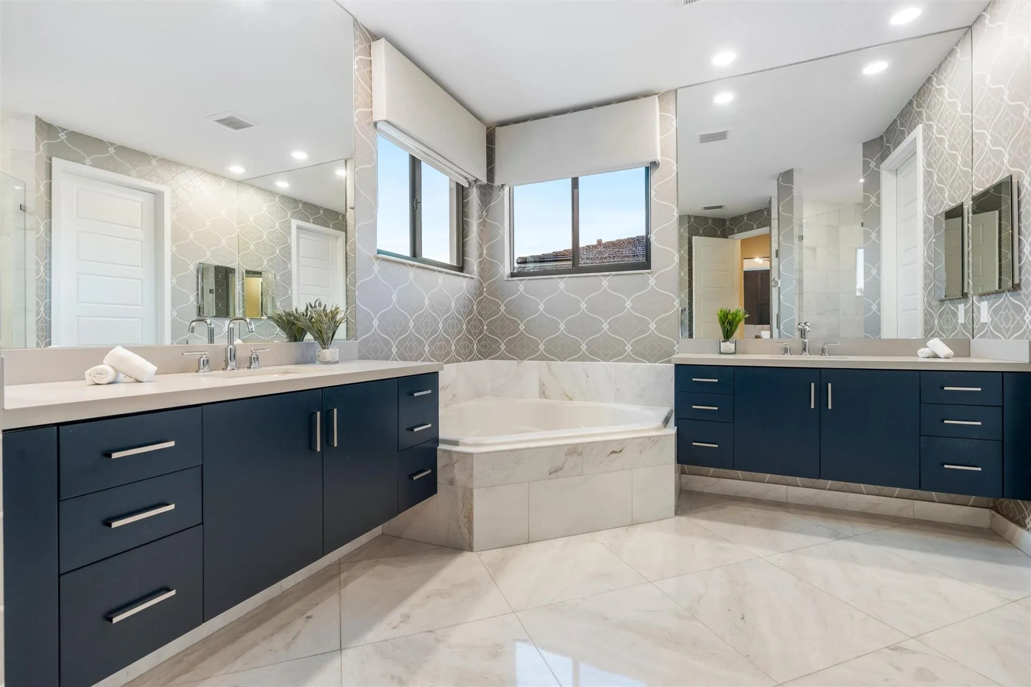 10593 N Lago Vista Cir