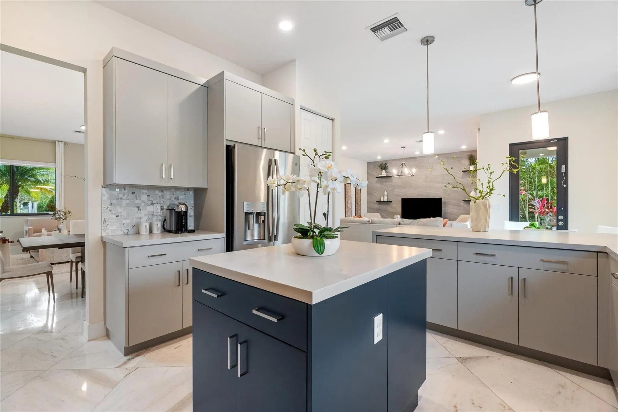 10593 N Lago Vista Cir