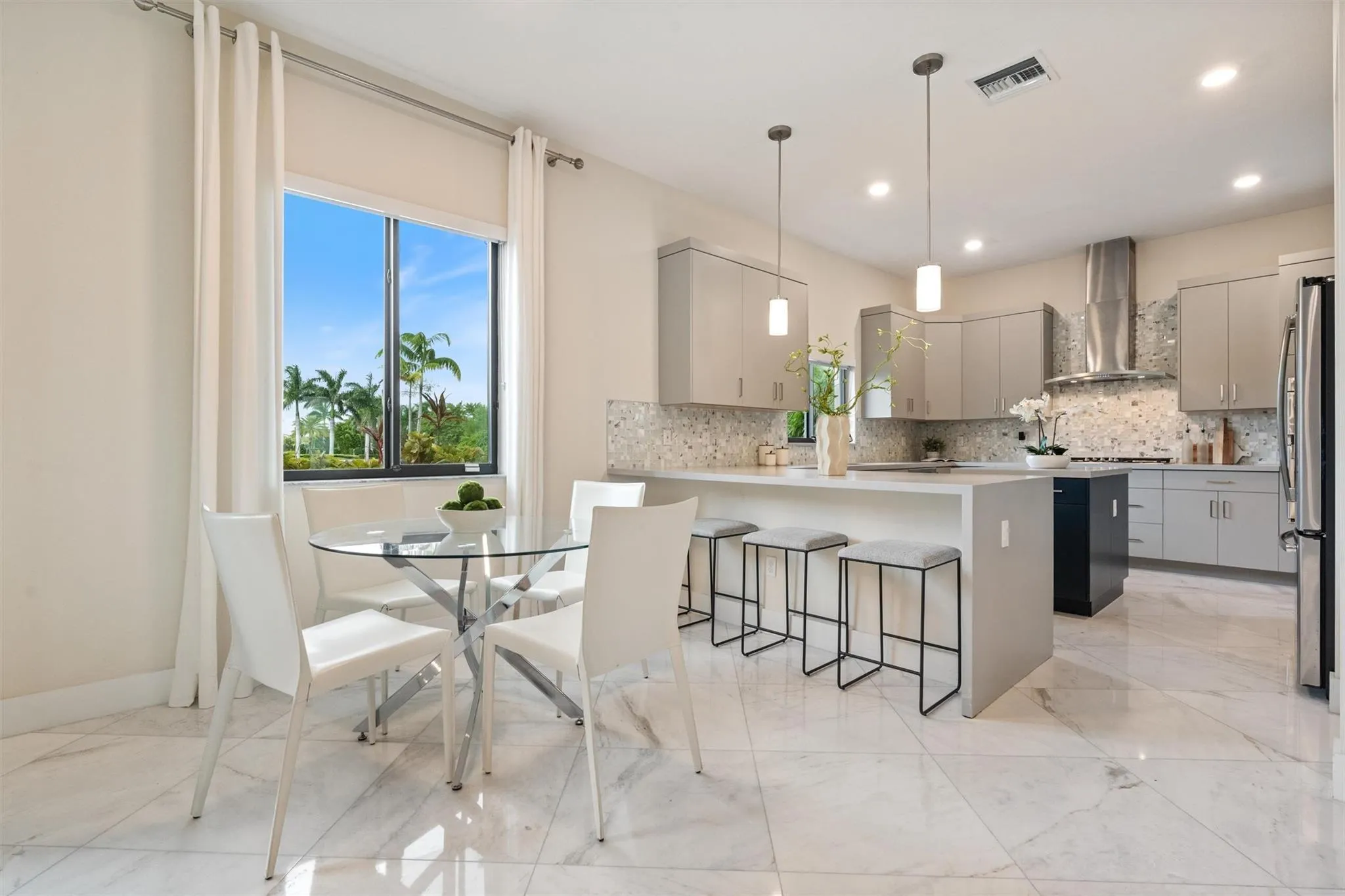 10593 N Lago Vista Cir