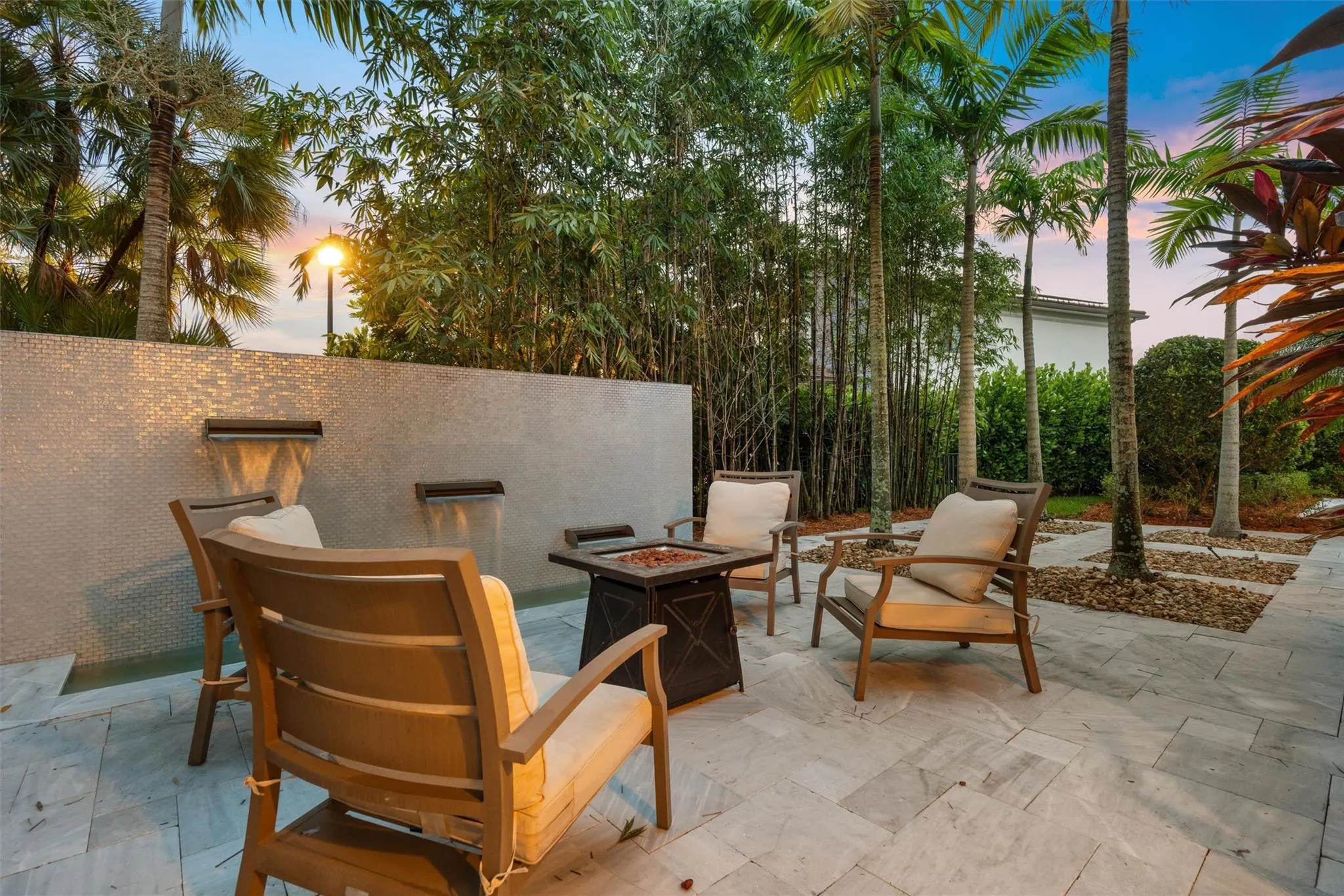 10593 N Lago Vista Cir