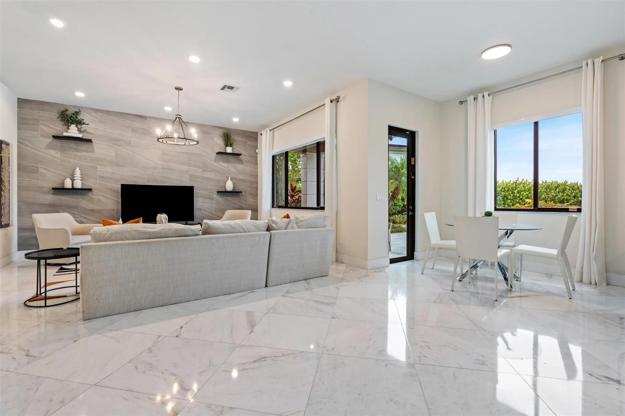 10593 N Lago Vista Cir