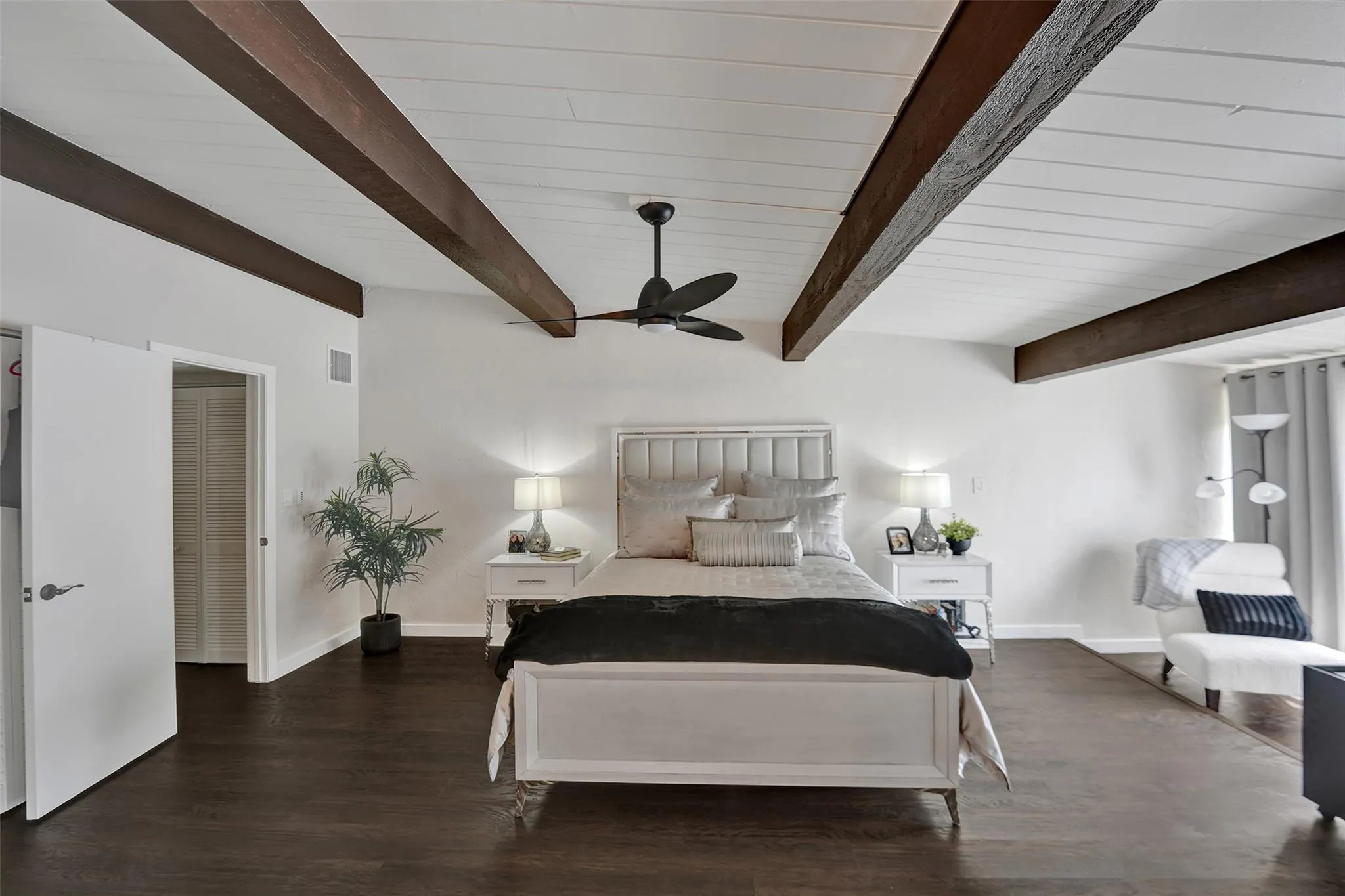 700 E COCO PLUM CR, #8