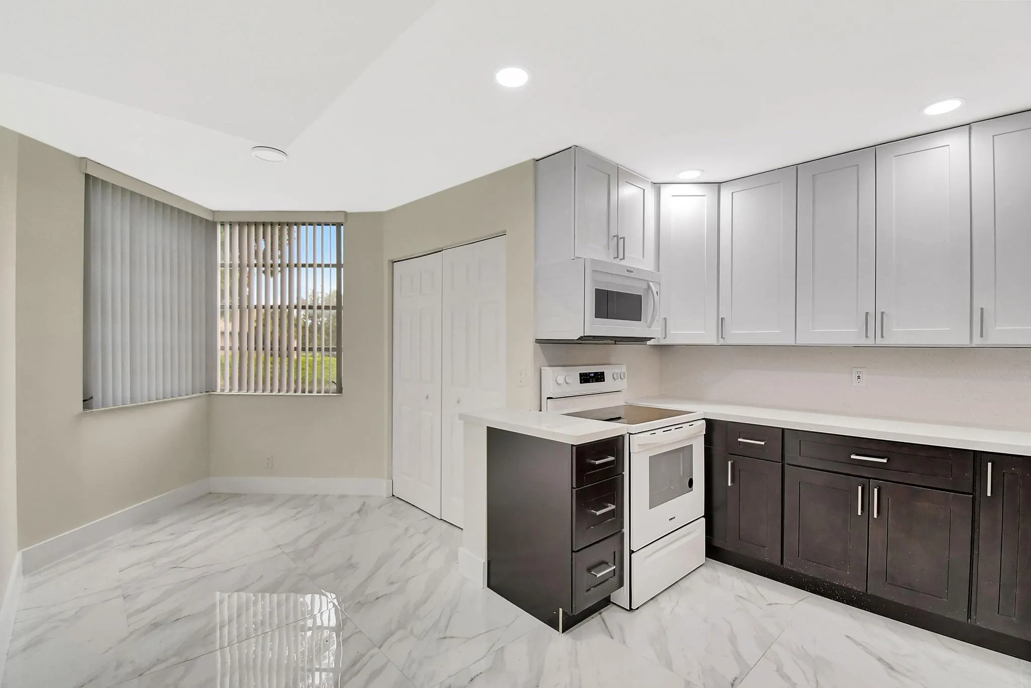 9510 Seagrape Dr, #201