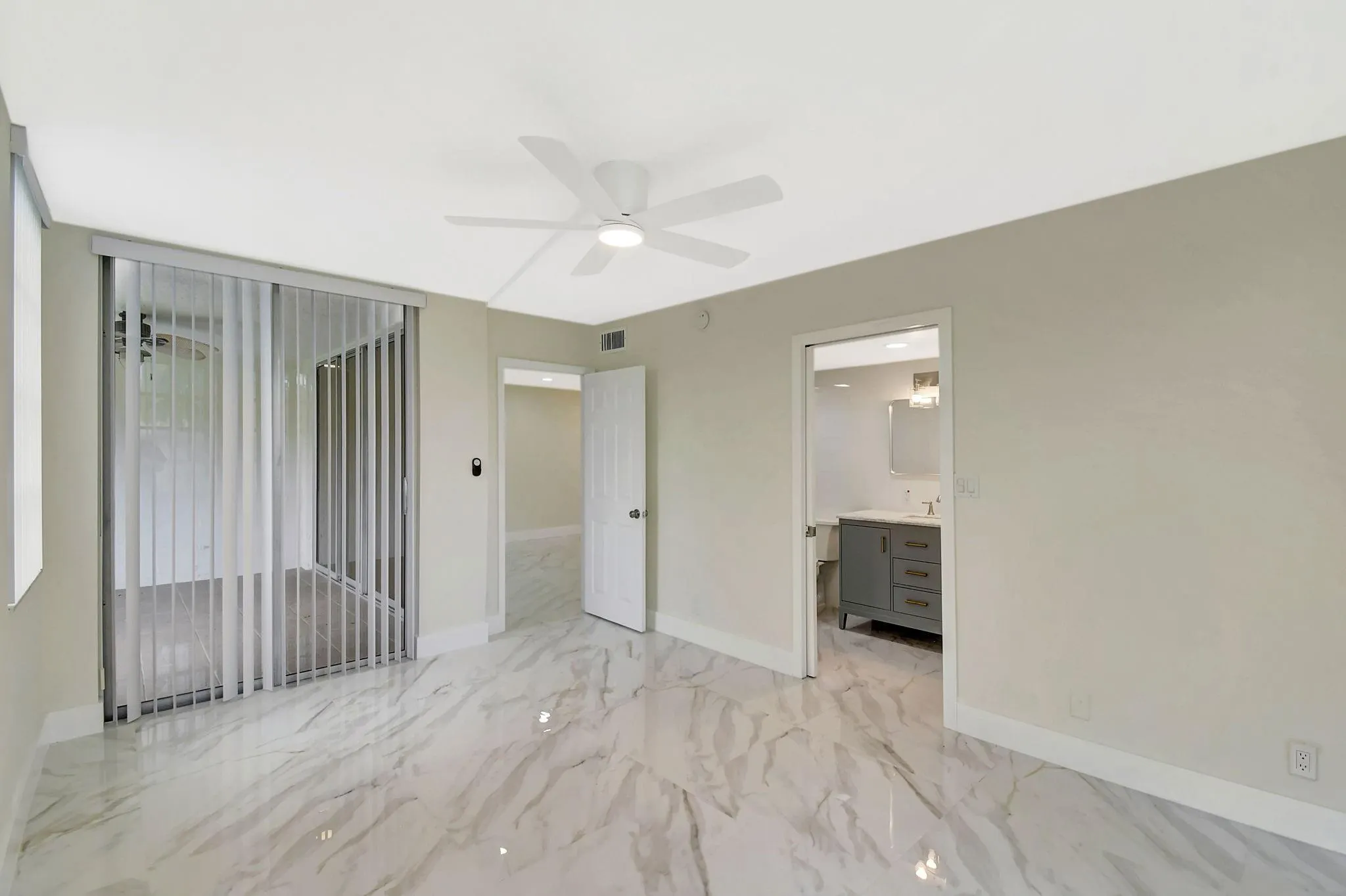 9510 Seagrape Dr, #201