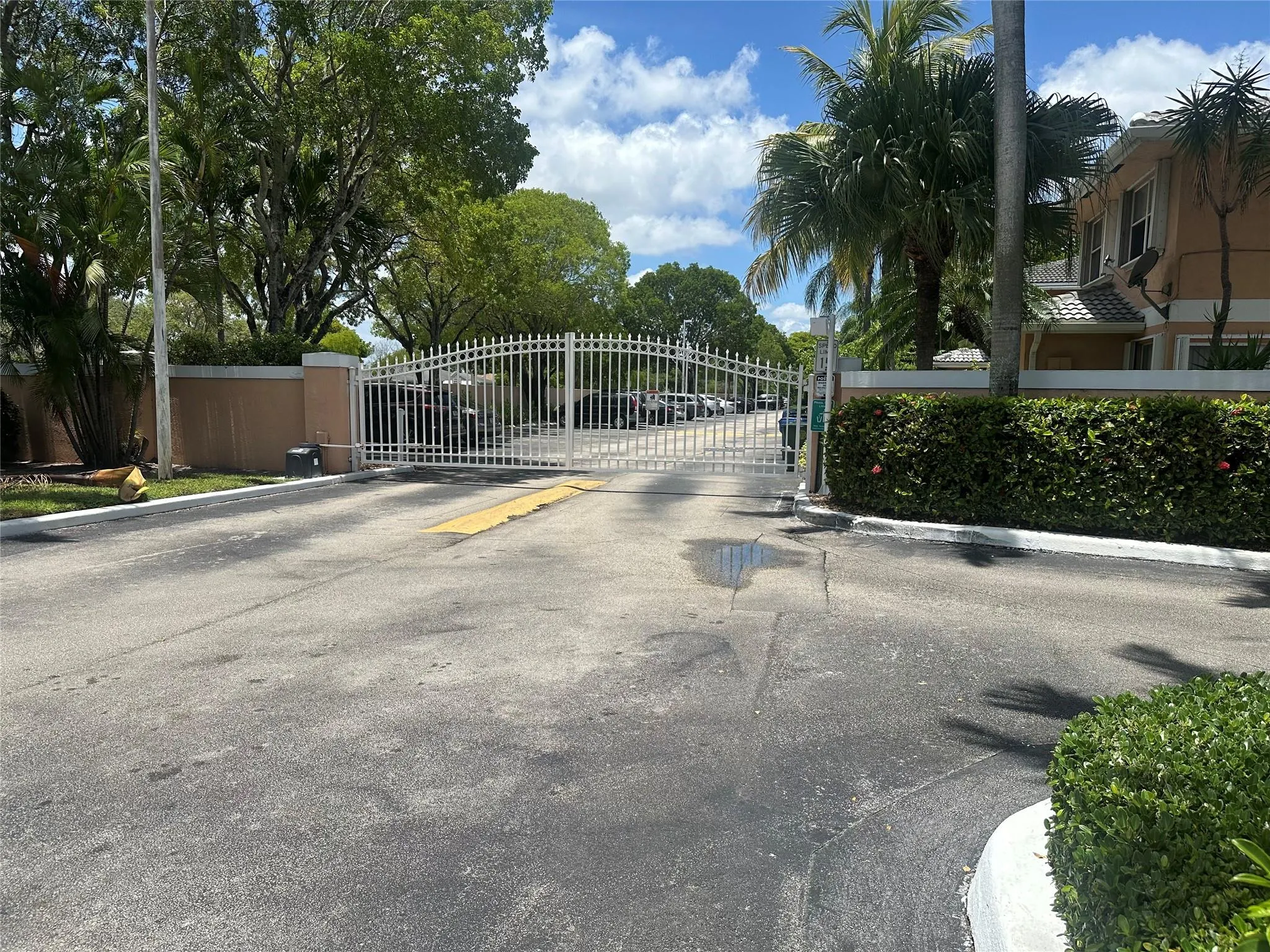 3263 NW 44th St, #6