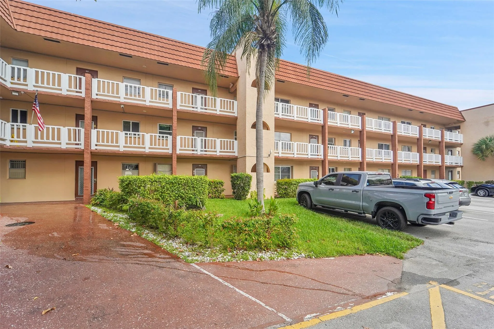 9261 Sunrise Lakes Blvd, #309