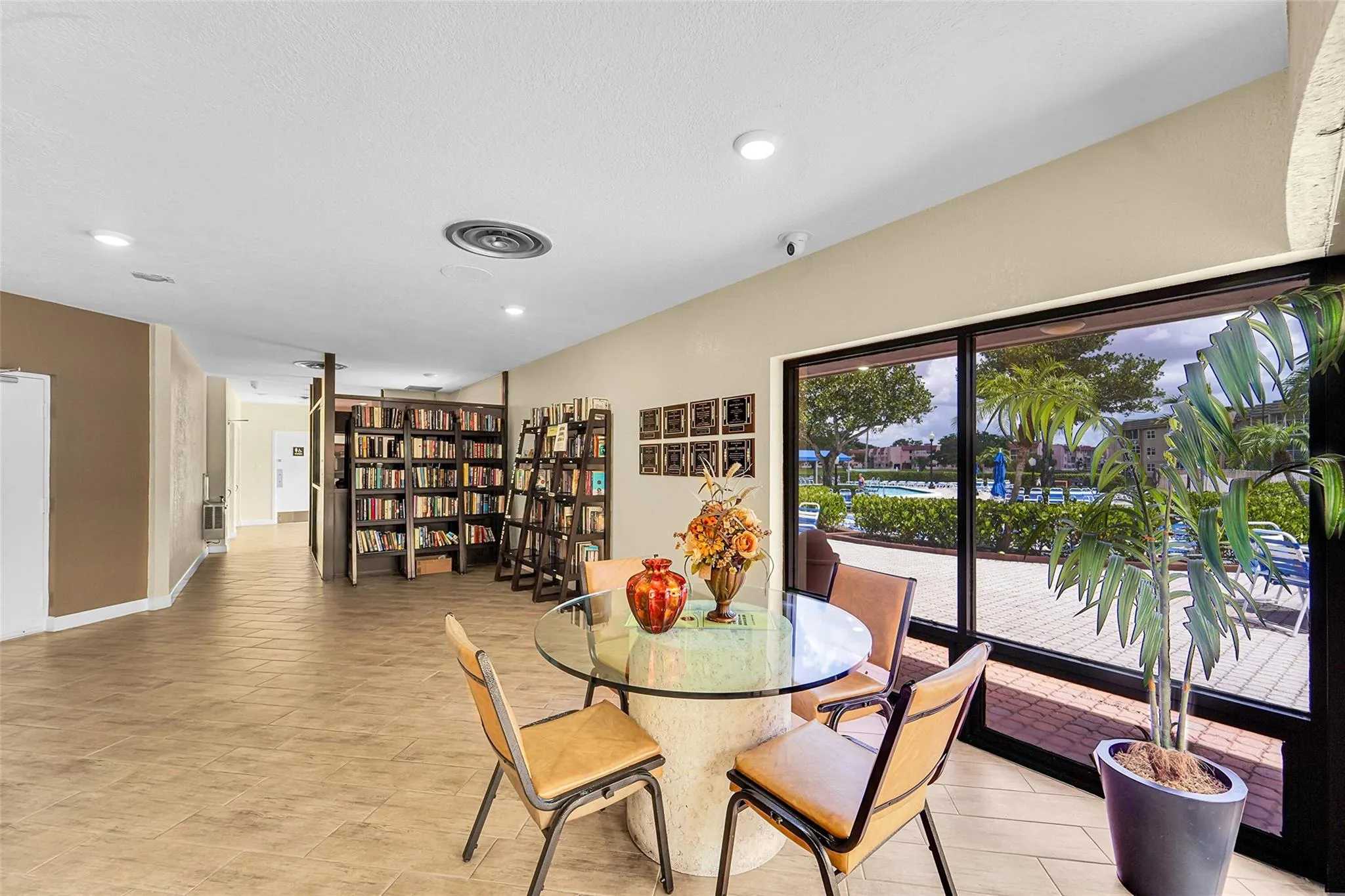 9261 Sunrise Lakes Blvd, #309