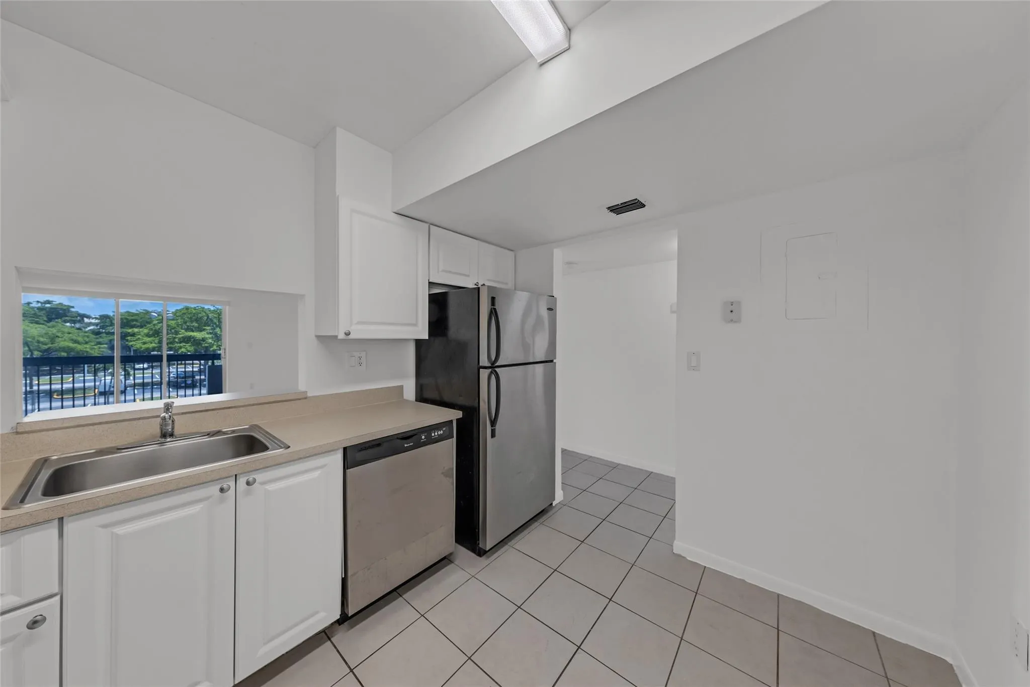 721 N Pine Island Rd, #319