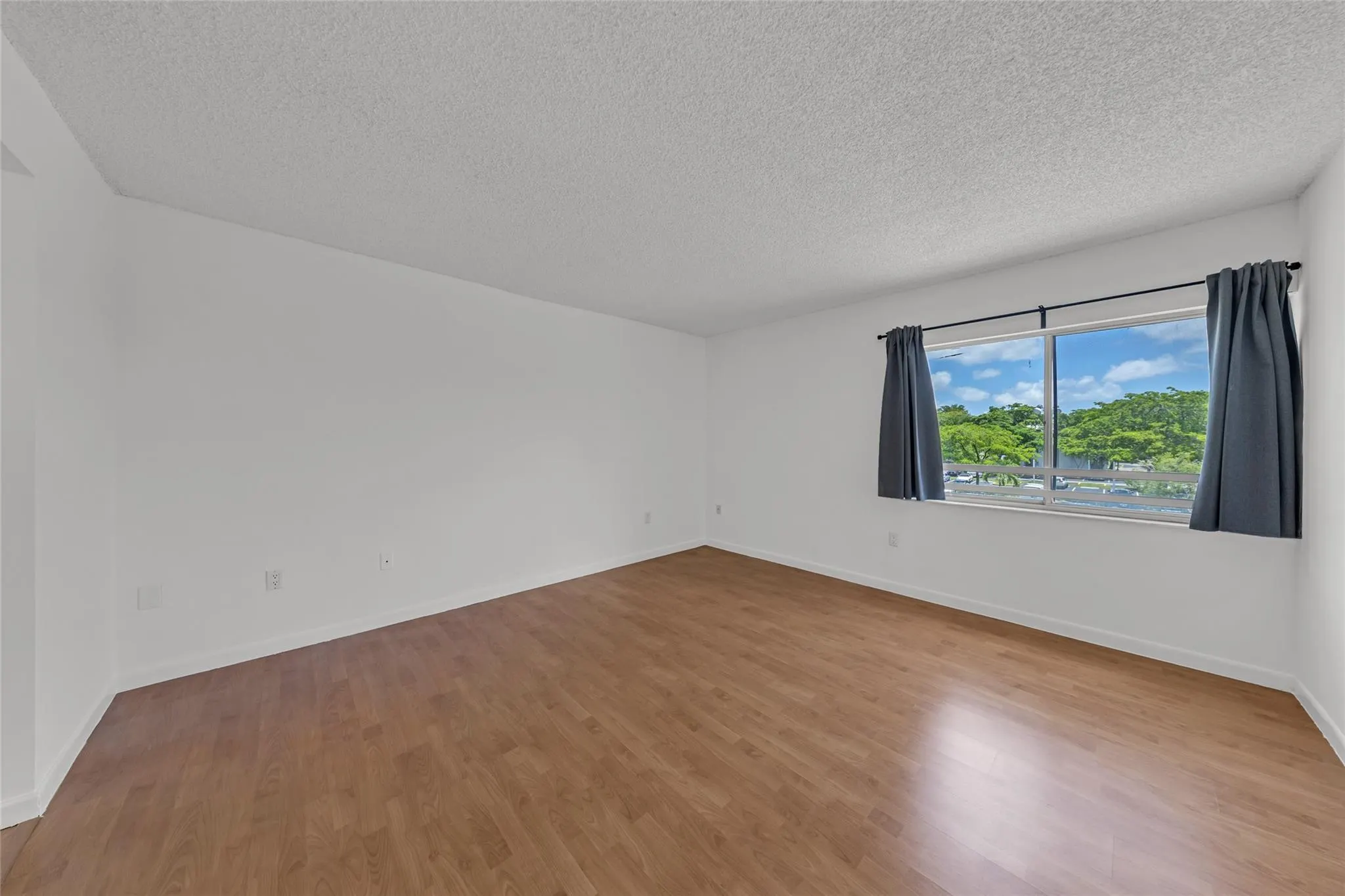 721 N Pine Island Rd, #319