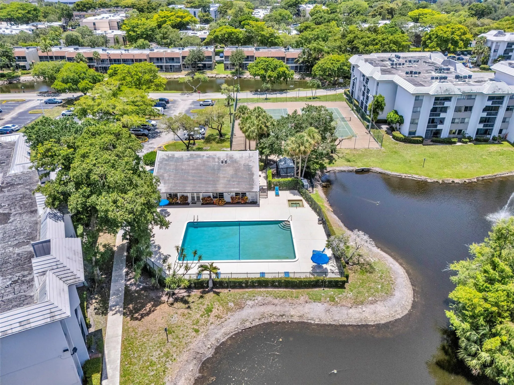 721 N Pine Island Rd, #319