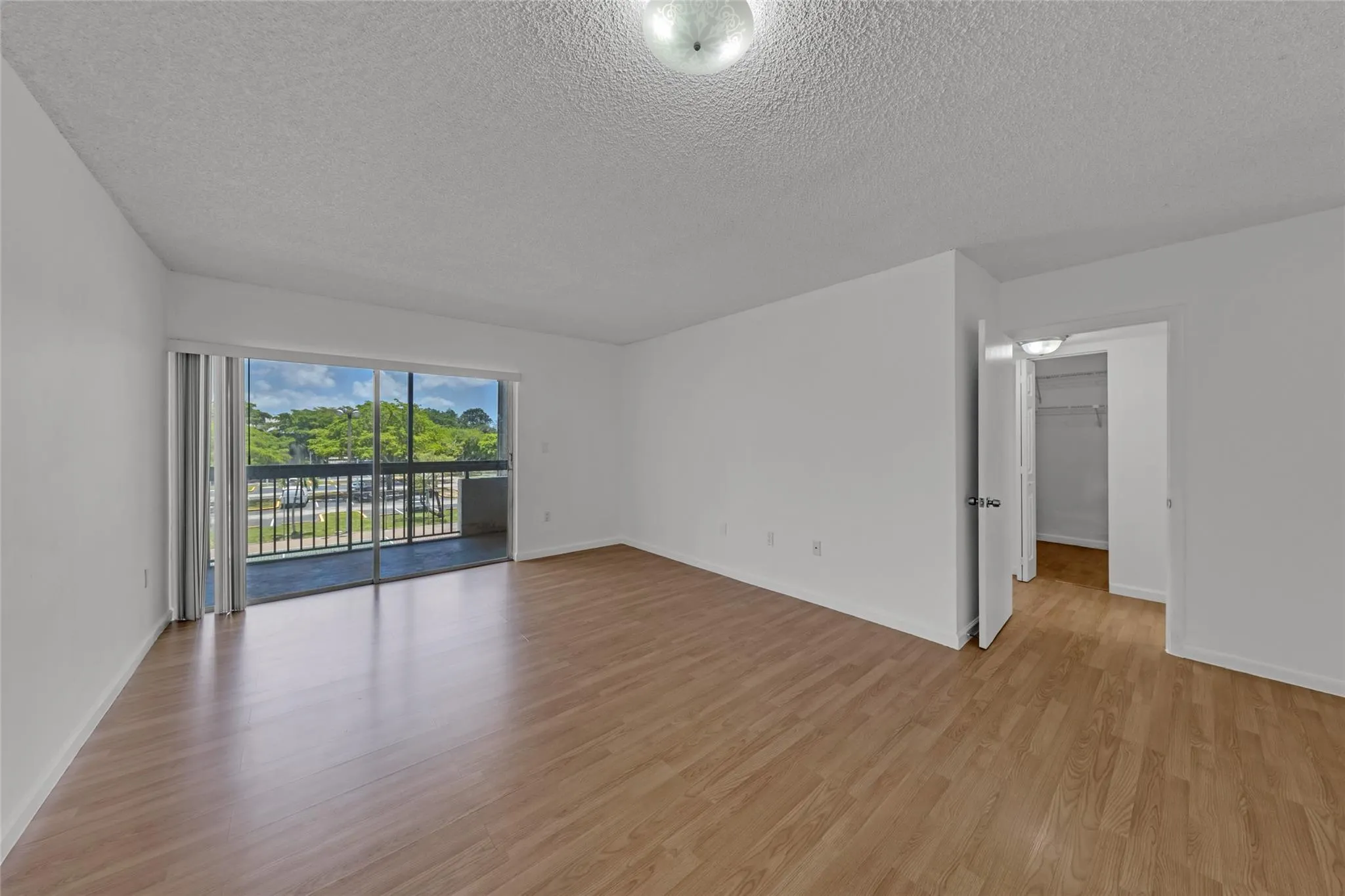 721 N Pine Island Rd, #319