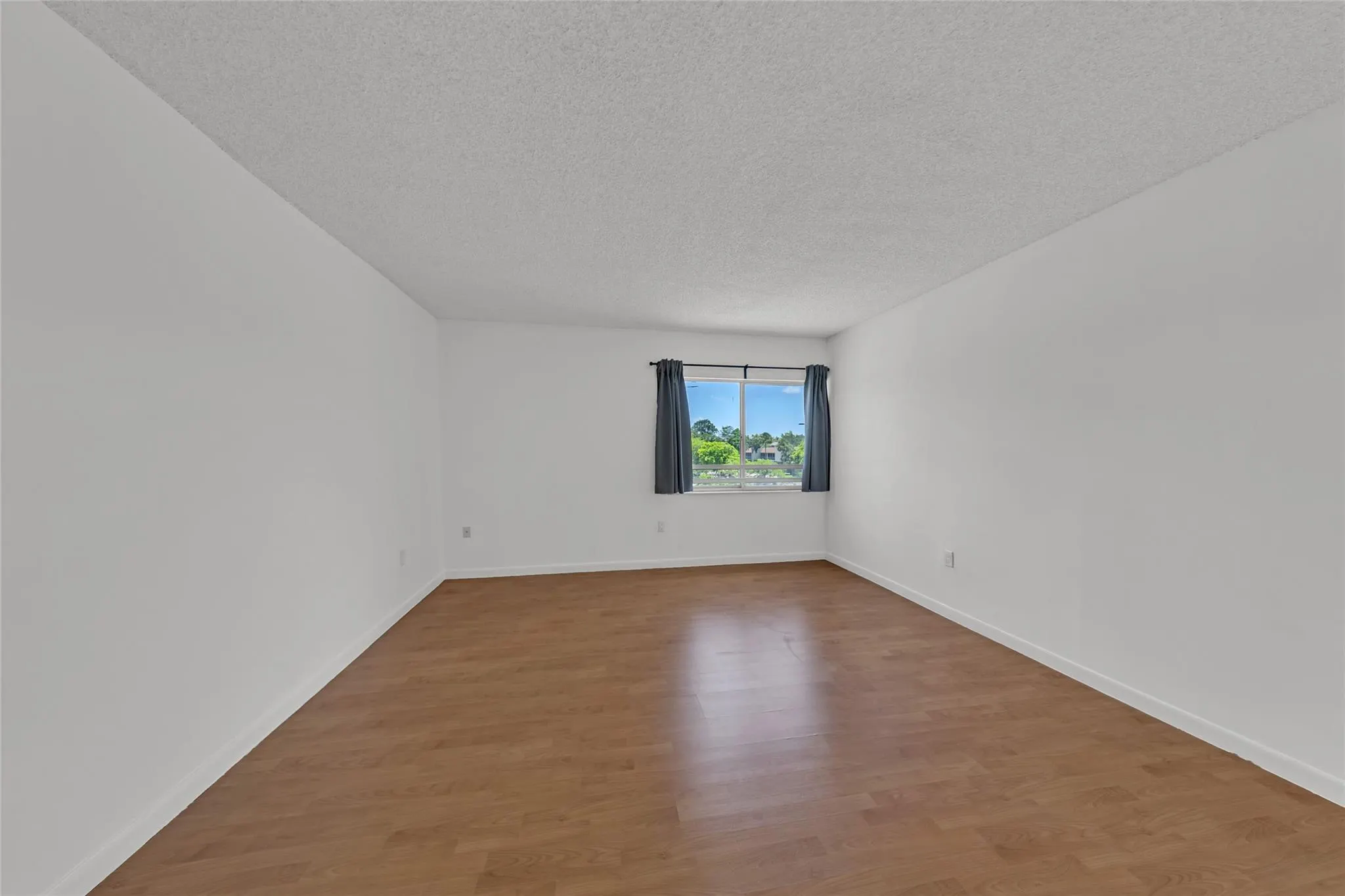 721 N Pine Island Rd, #319