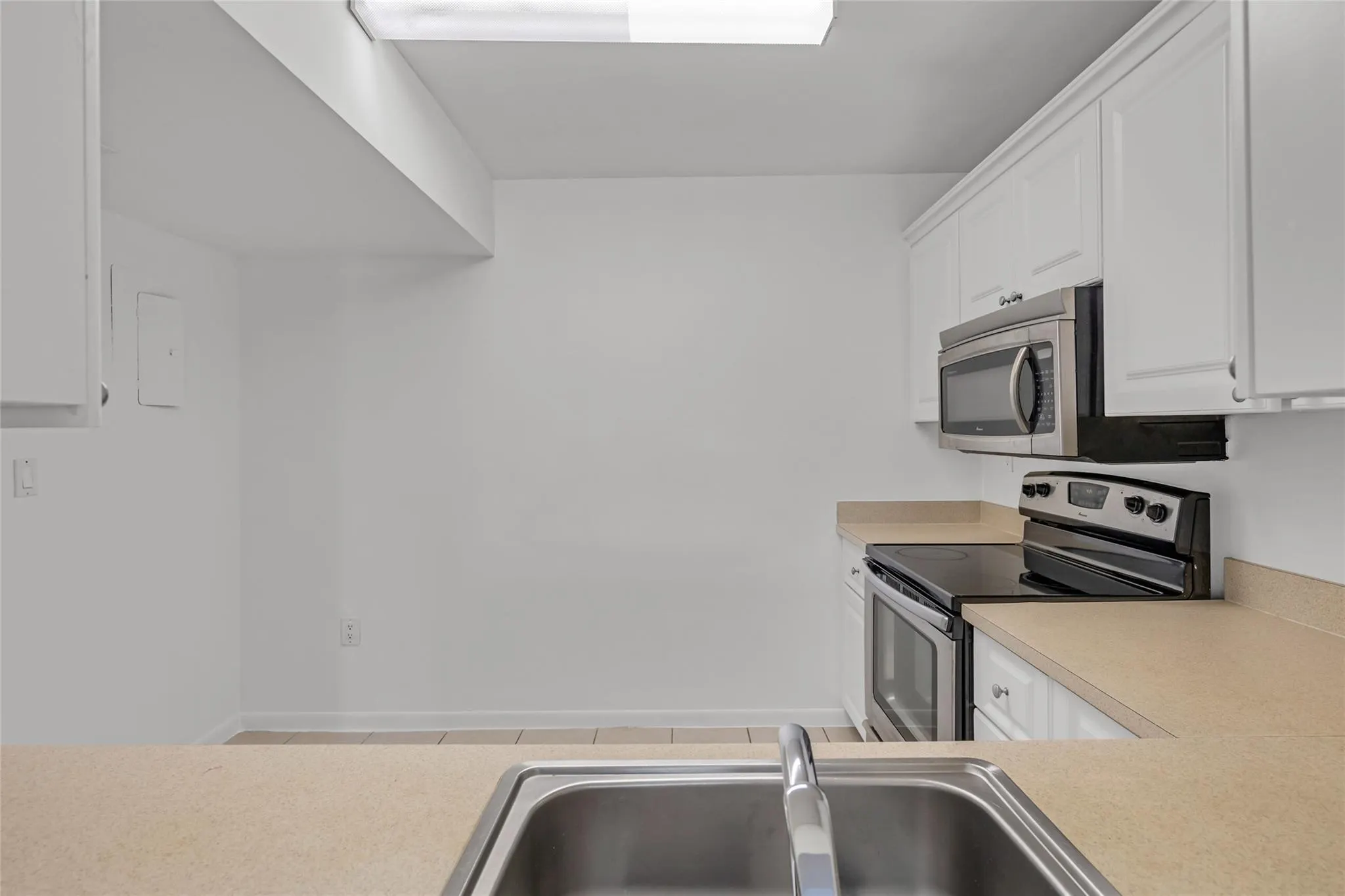 721 N Pine Island Rd, #319