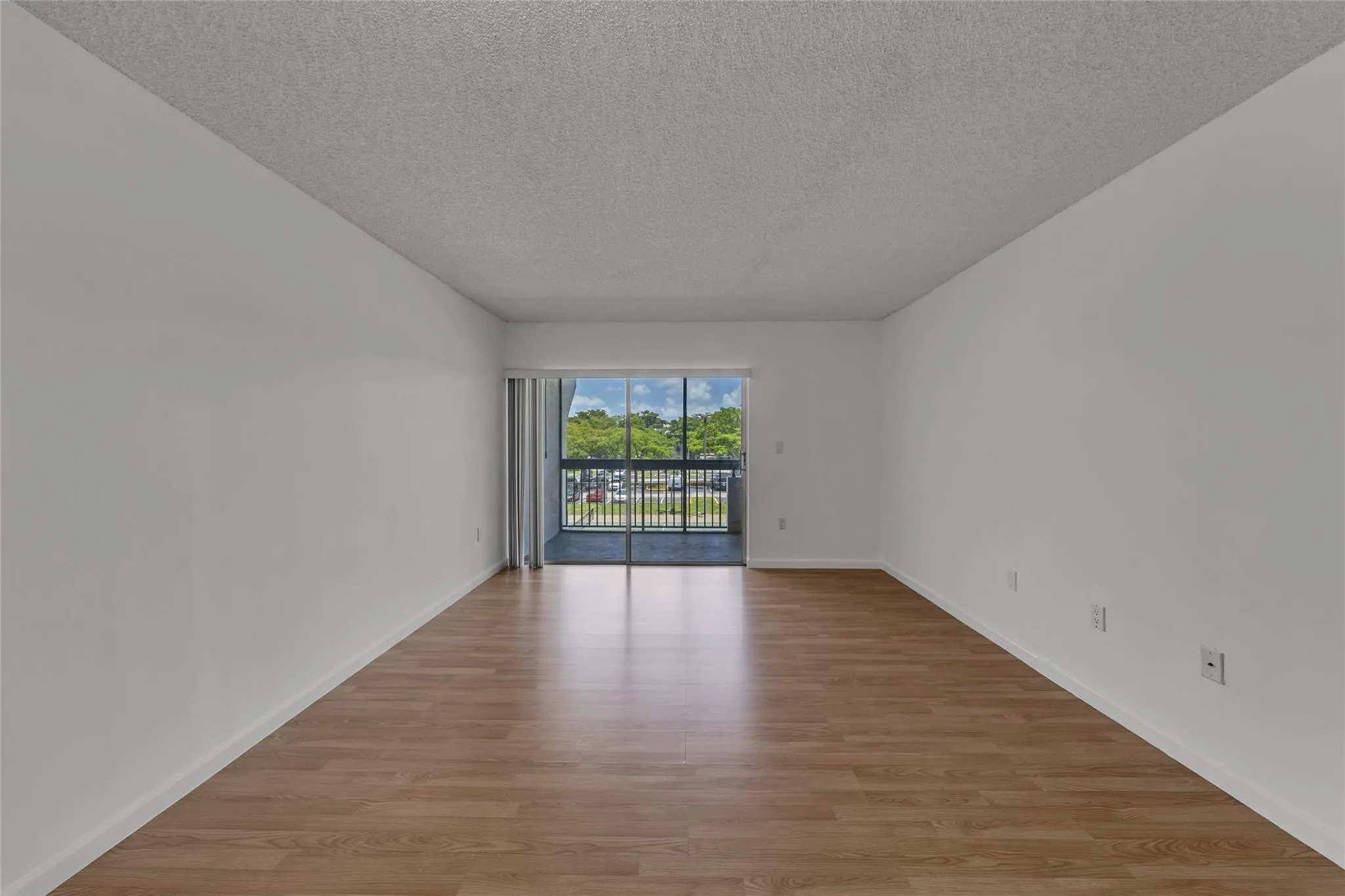 721 N Pine Island Rd, #319