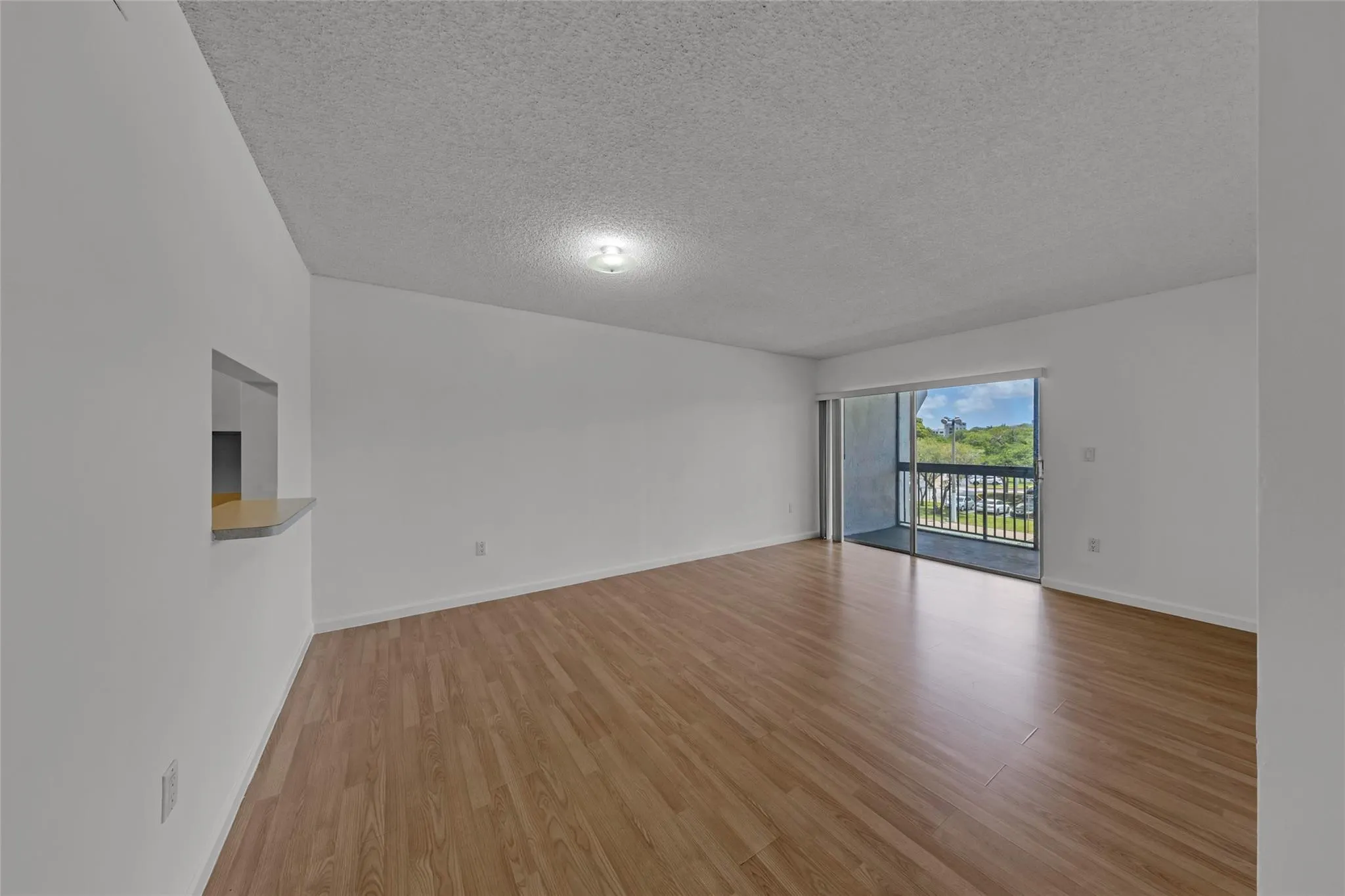 721 N Pine Island Rd, #319