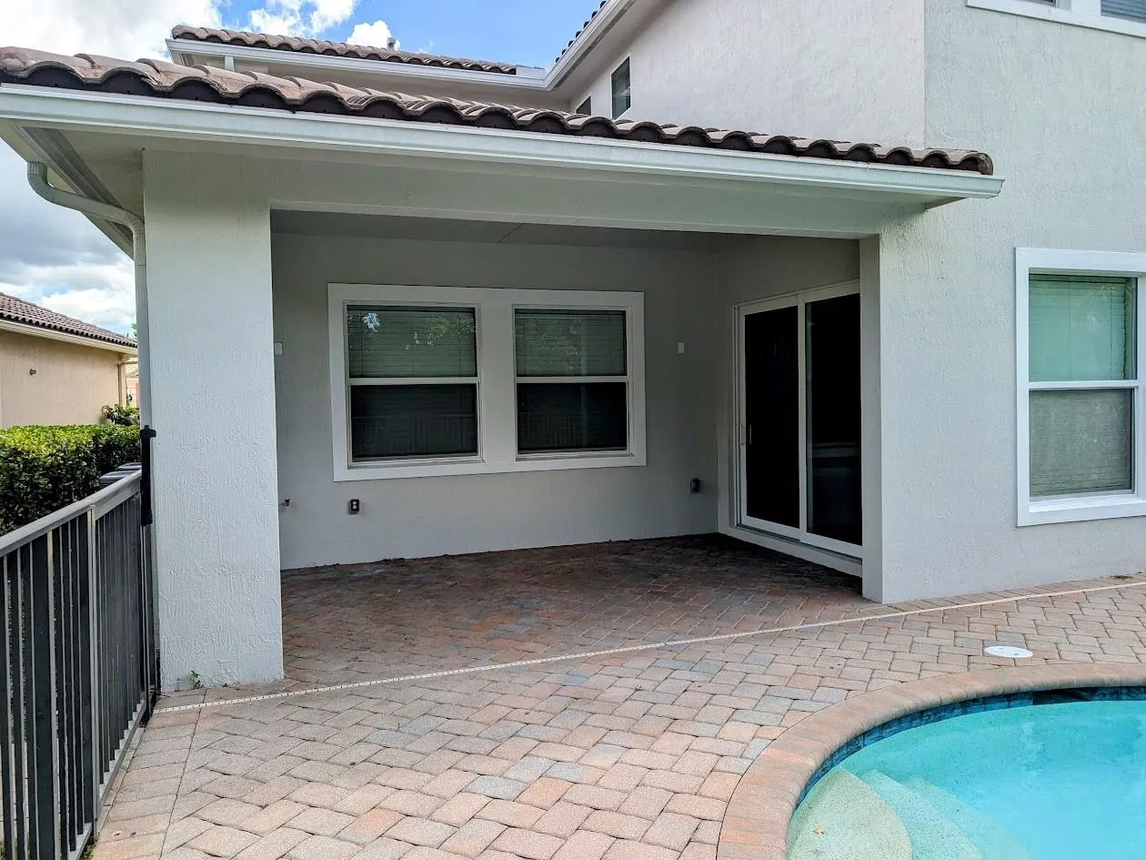 8247 NW 120th Way