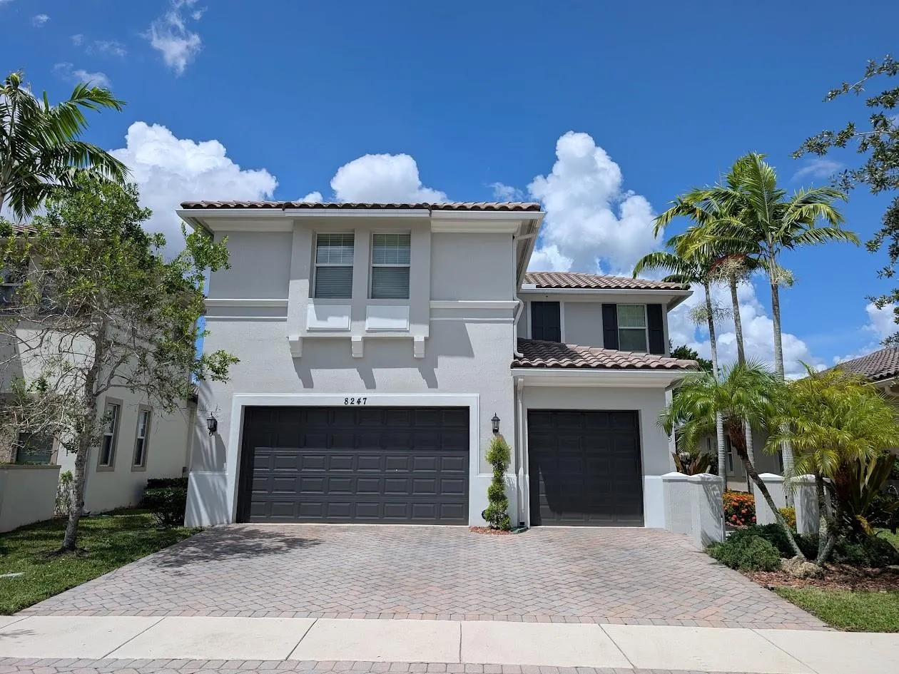 8247 NW 120th Way