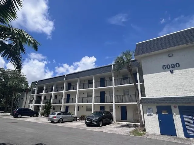 5090 SW 64th ave, #307