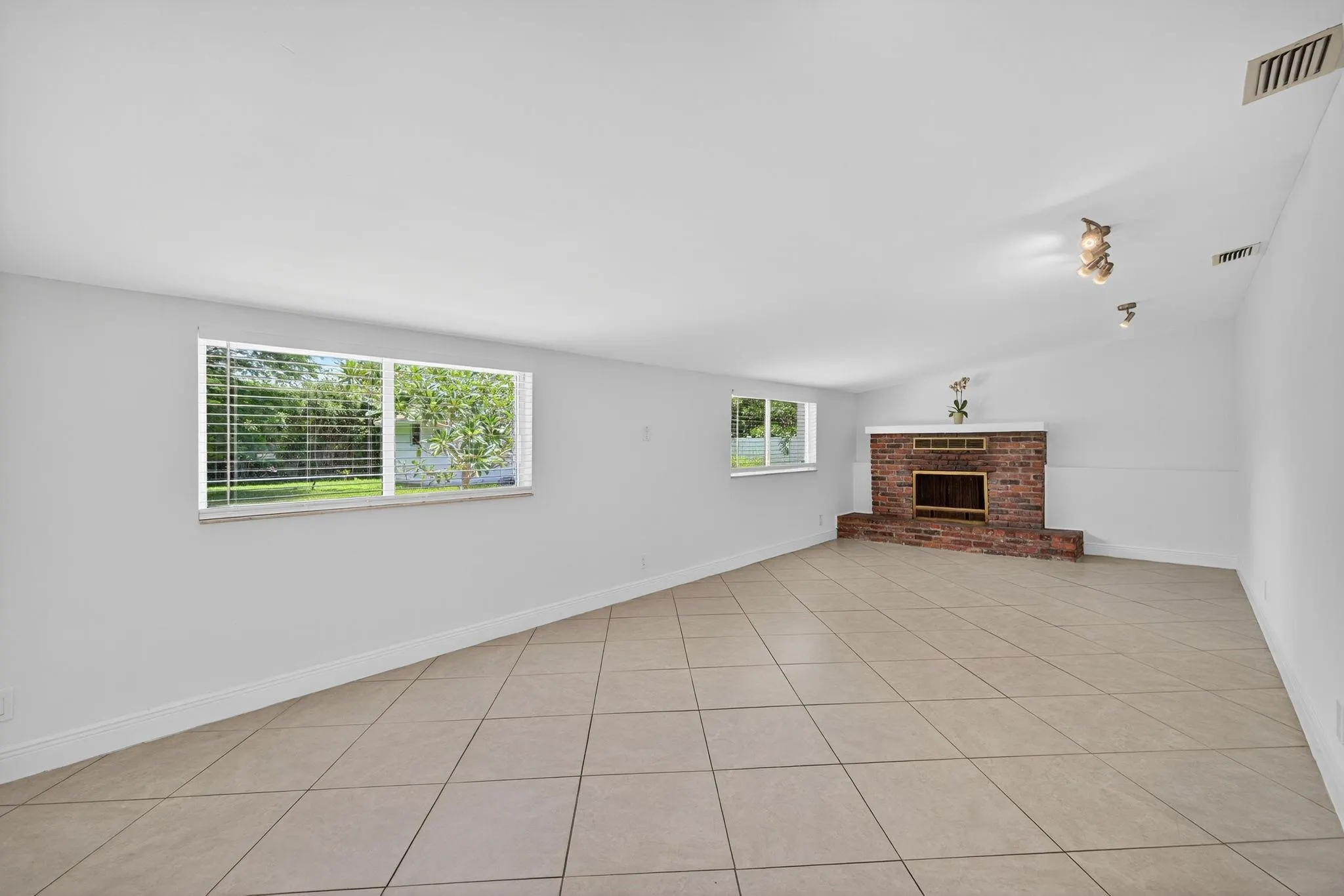 316 NW 24th St