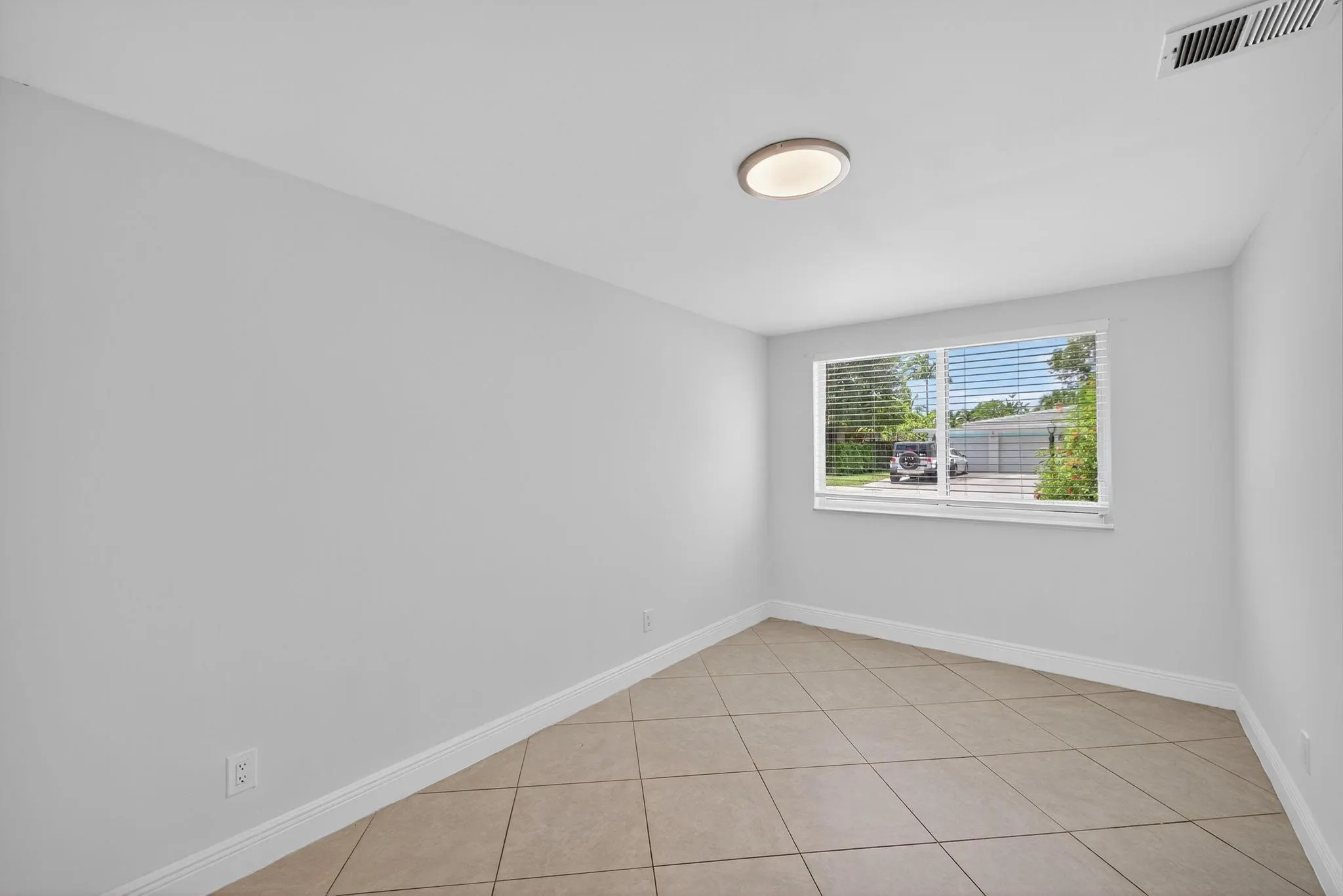 316 NW 24th St